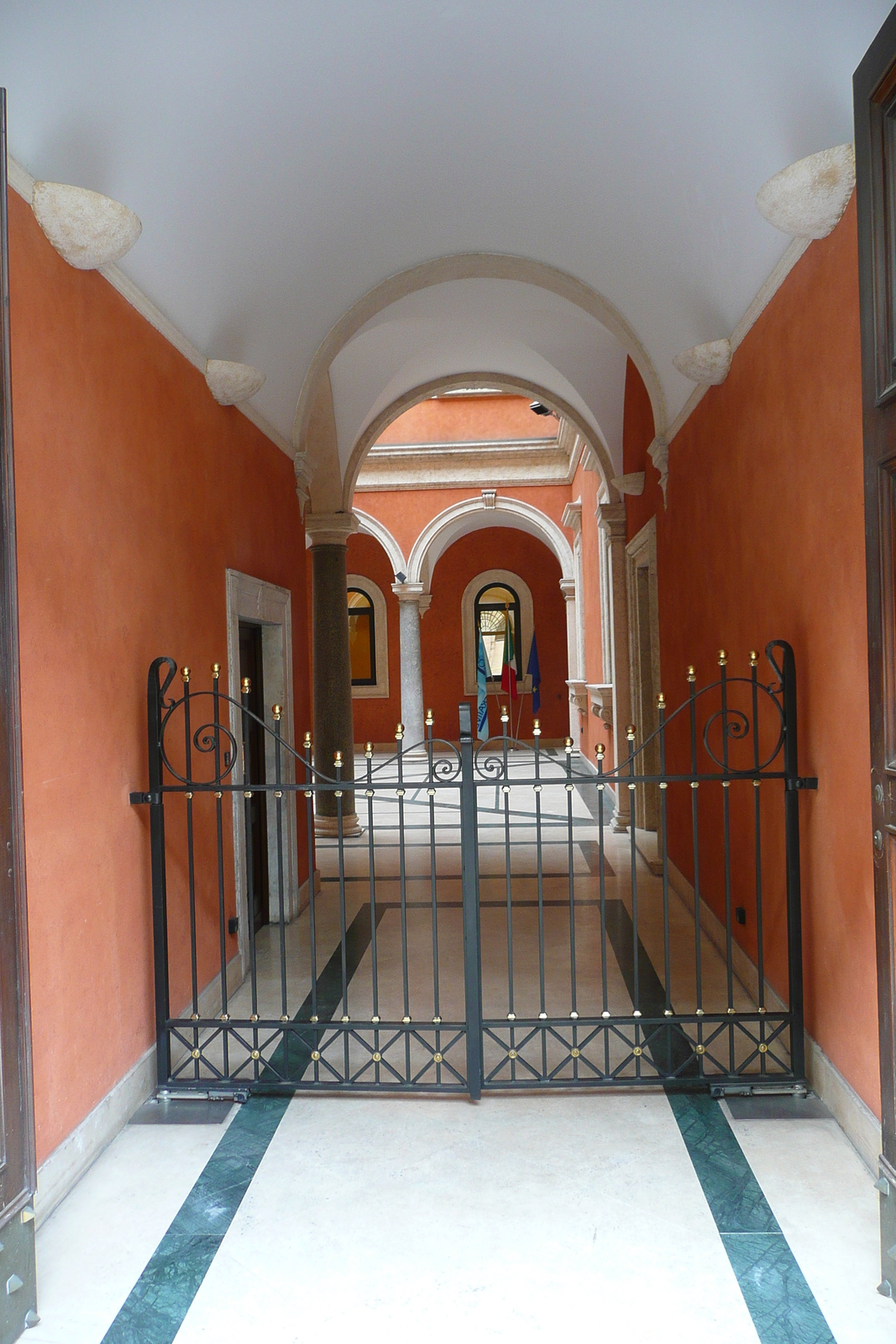 รูปถ่าย อิตาลี(Italy) โรม(Rome) ถนนบอร์โกซานโตสปีรีโต(Borgo Santo Spirito) 2007-11 18