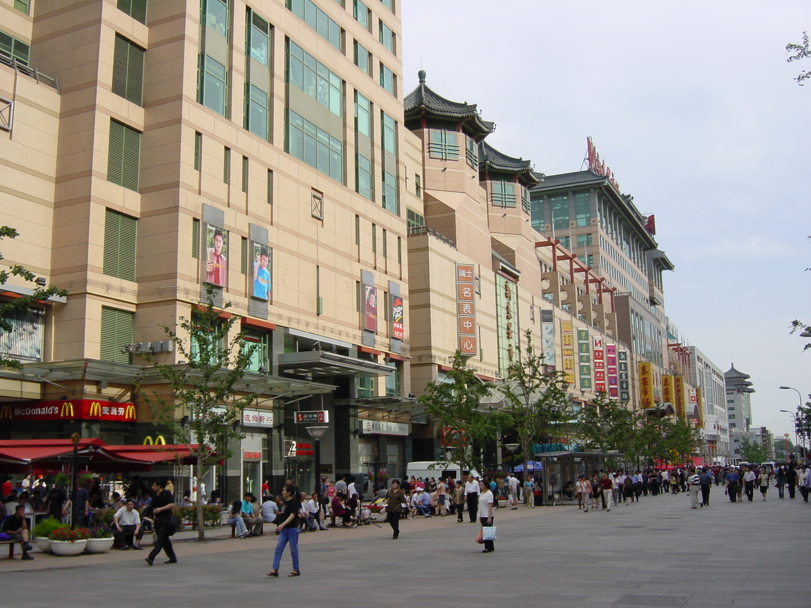รูปถ่าย จีน(China) ปักกิ่ง(Beijing) ถนนหวังฝูจิ่ง(Wangfujing Street) 2002-05 24