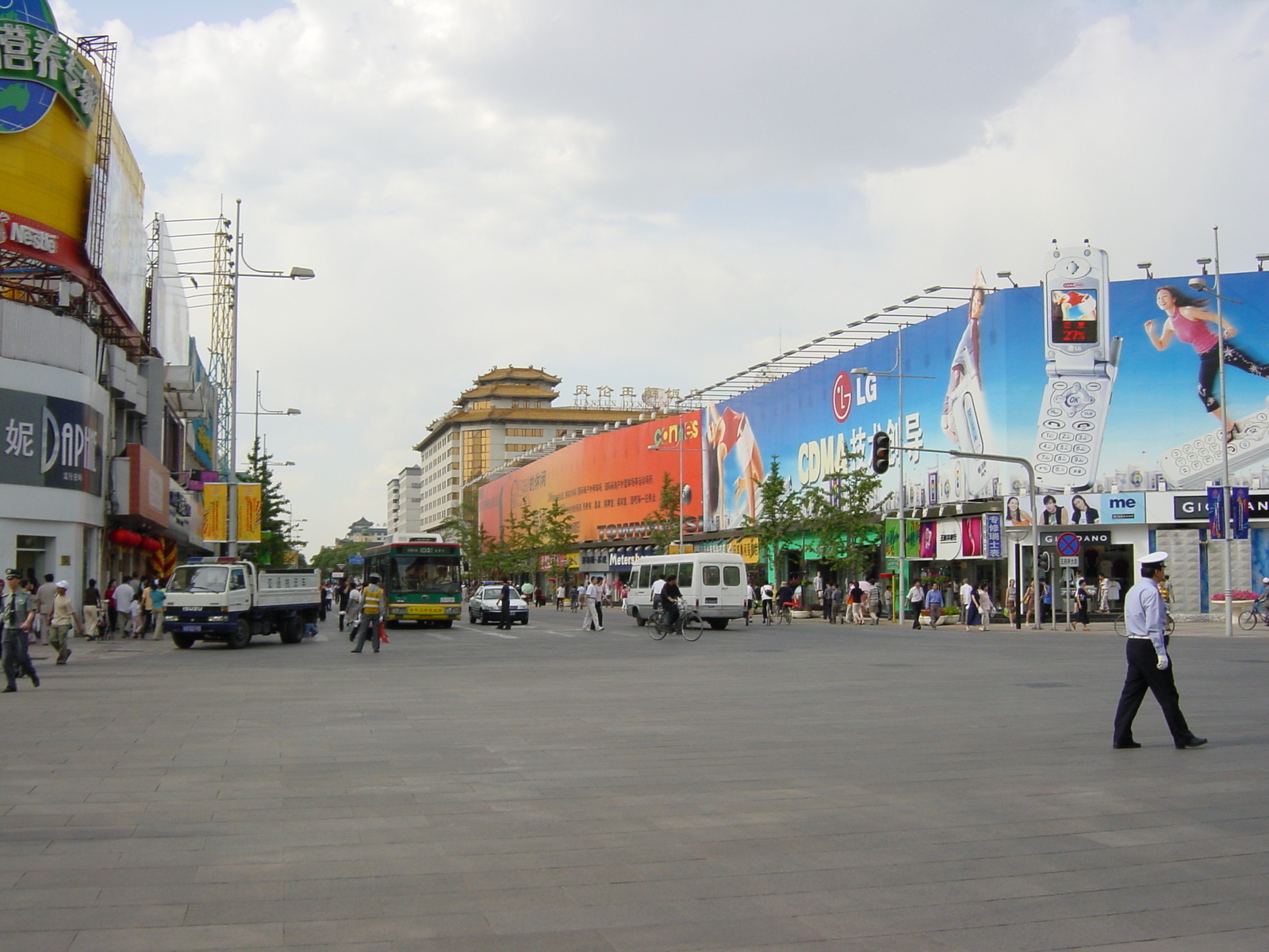 รูปถ่าย จีน(China) ปักกิ่ง(Beijing) ถนนหวังฝูจิ่ง(Wangfujing Street) 2002-05 23