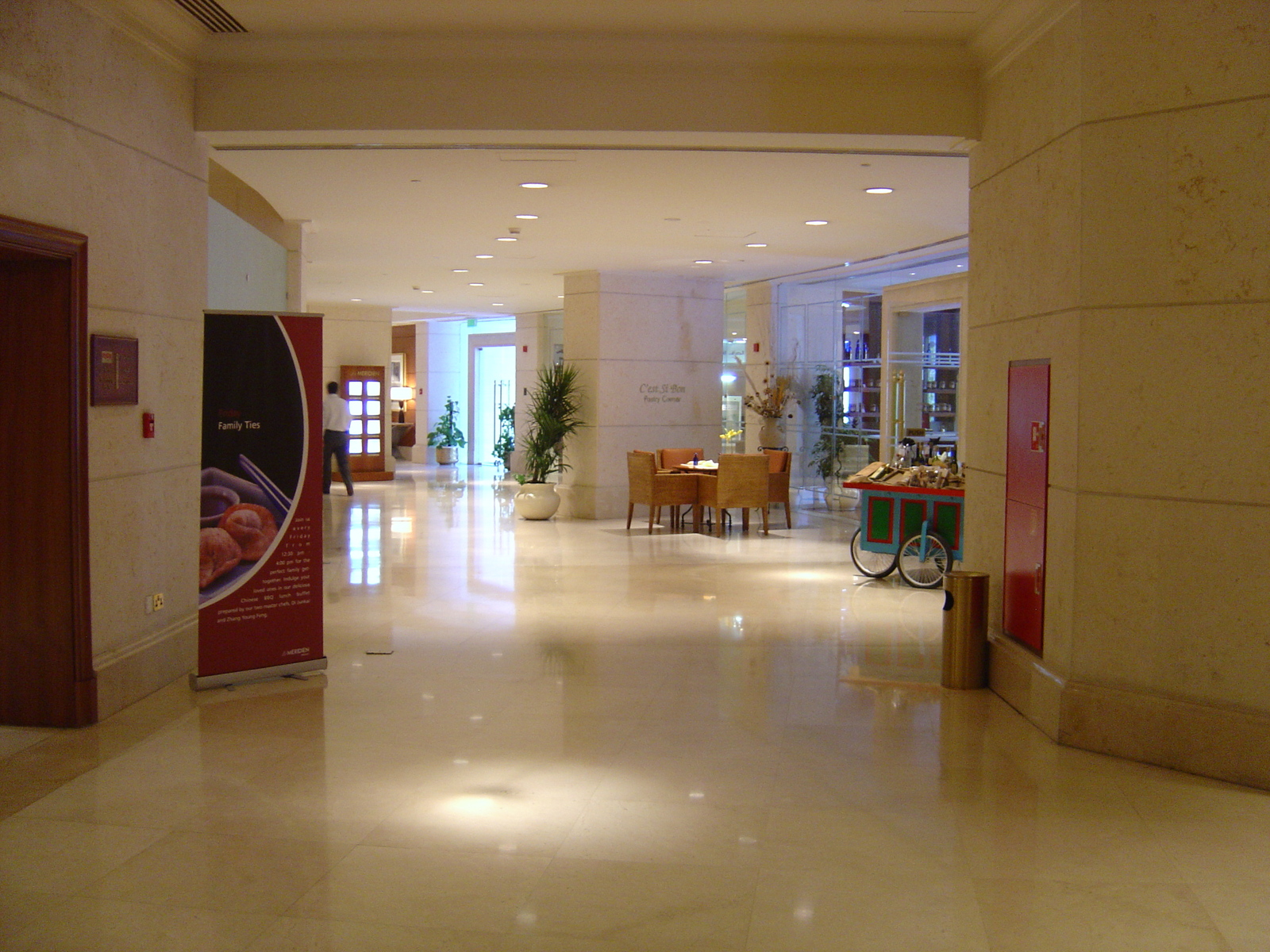 รูปถ่าย จอร์แดน(Jordan) อัมมาน(Amman) โรงแรมเลอเมอริเดียน(Le Meridien Hotel) 2004-10 7