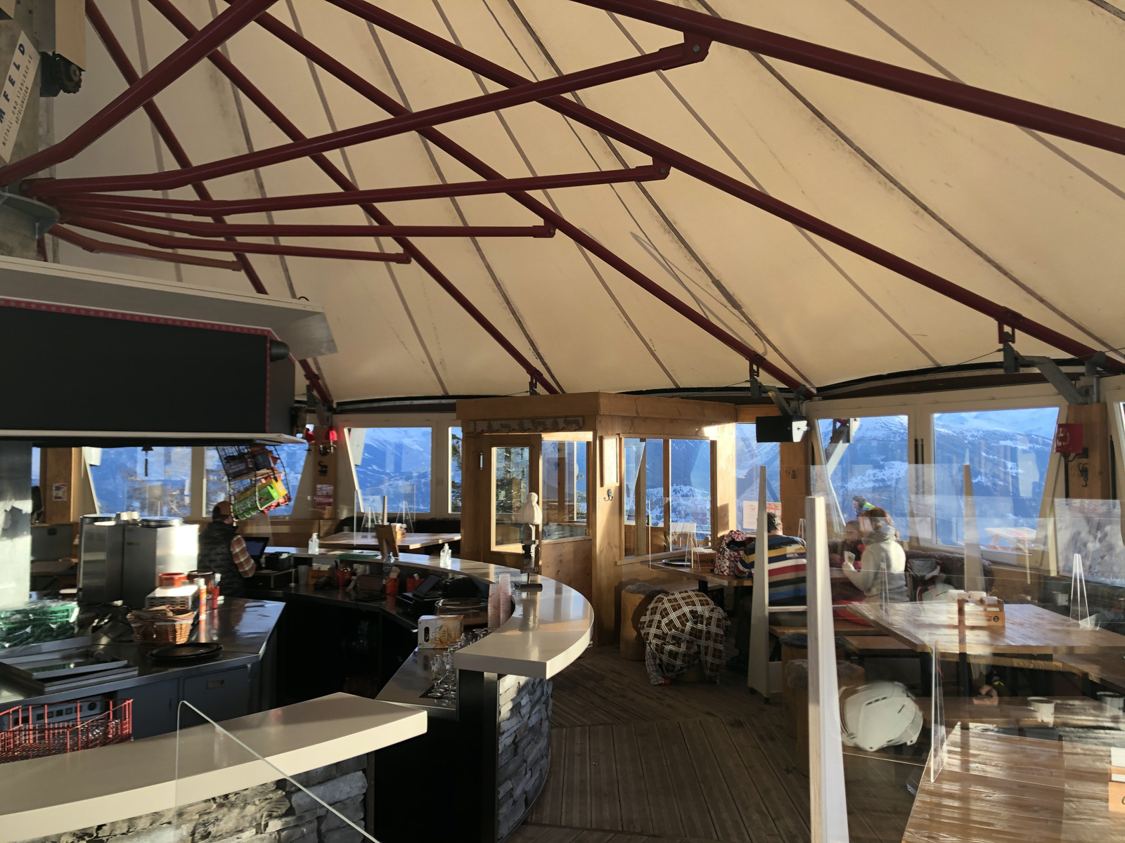 รูปถ่าย สวิสเซอร์แลนด์(Switzerland) ครองส์-มงตานา(Crans Montana) 2020-12 256
