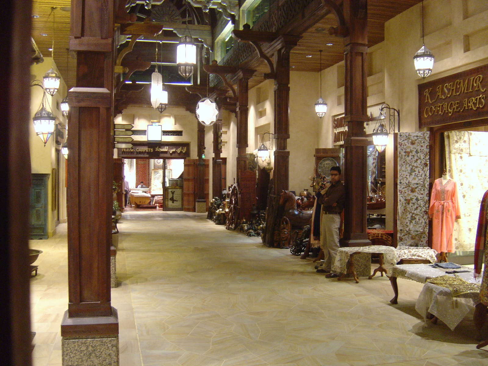 รูปถ่าย สหรัฐอาหรับเอมิเรตส์(United Arab Emirates) ดูไบ(Dubai) มะดีนัตจุมัยเราะห์(Medina Jumeirah) 2005-11 3