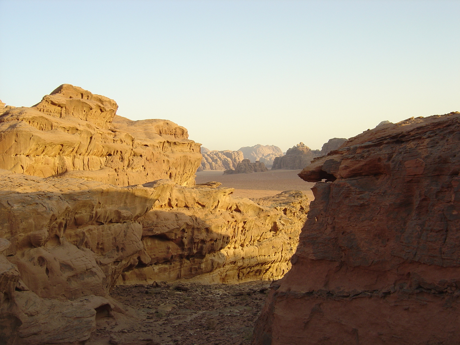 รูปถ่าย จอร์แดน(Jordan) ทะเลทรายวาดีรัม(Wadi Rum Desert) 2004-10 37