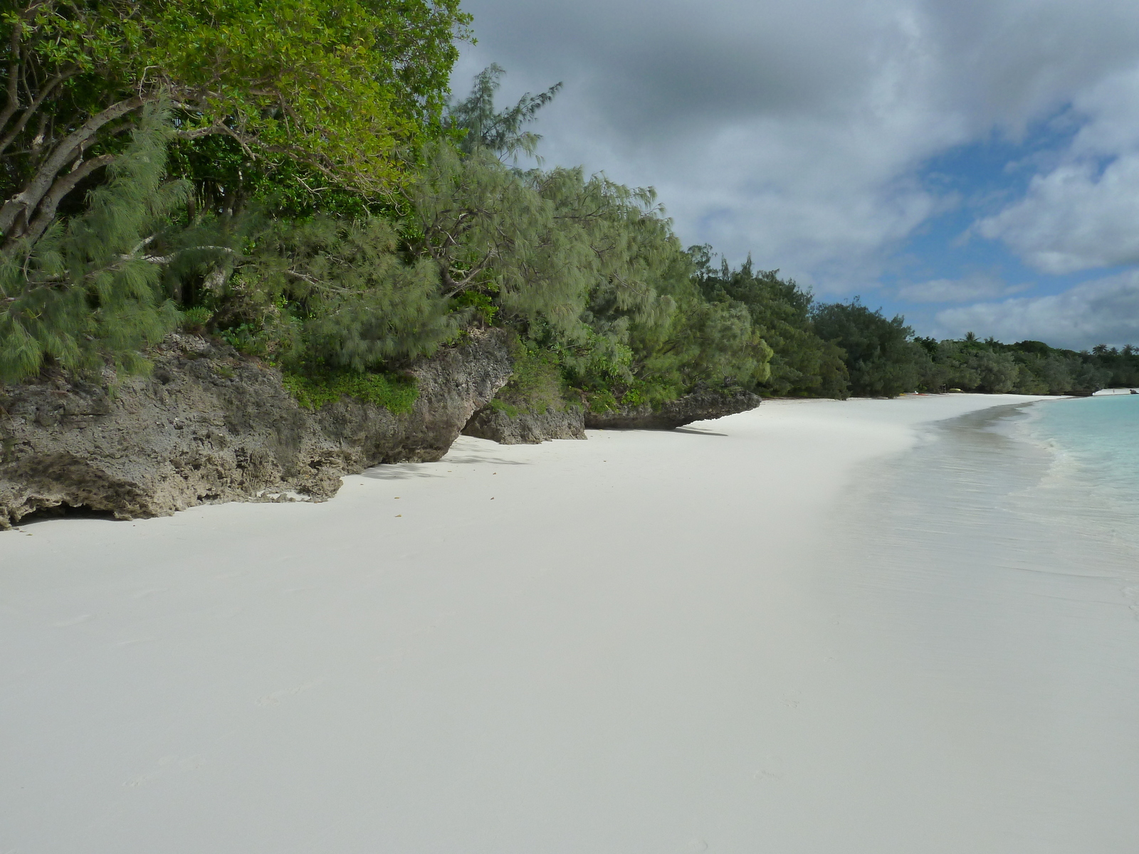 รูปถ่าย นิวแคลิโดเนีย(New Caledonia) เกาะลีฟู(Lifou) หาดลูเอ็งโกนี(Luengoni Beach) 2010-05 19
