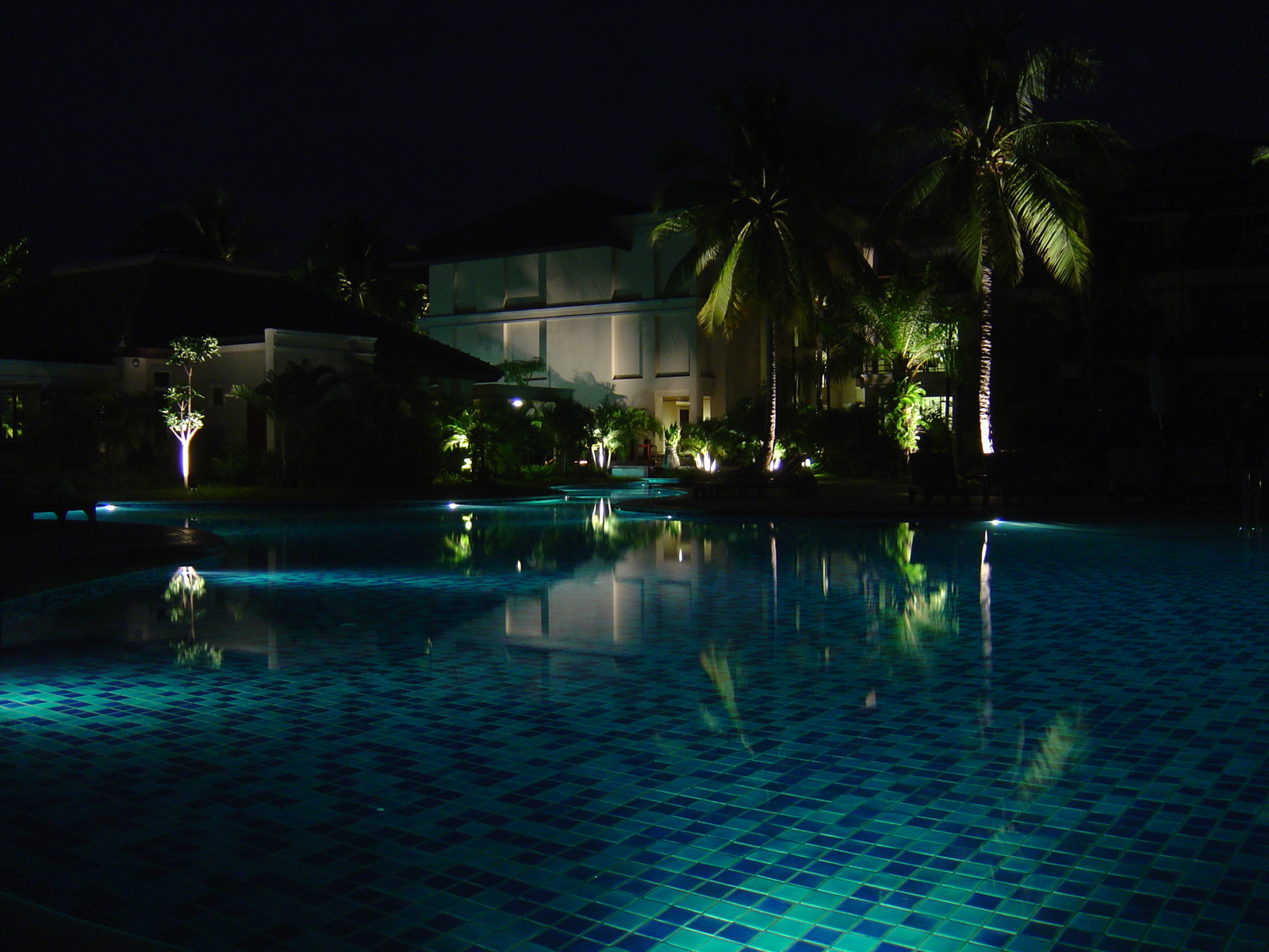 รูปถ่าย ไทย(Thailand) เขาหลัก(Khao Lak) โรงแรมเลอเมอริเดียน เขาหลัก(Meridien Khao Lak Hotel) สีสันกลางคืน(By Night) 2005-12 7
