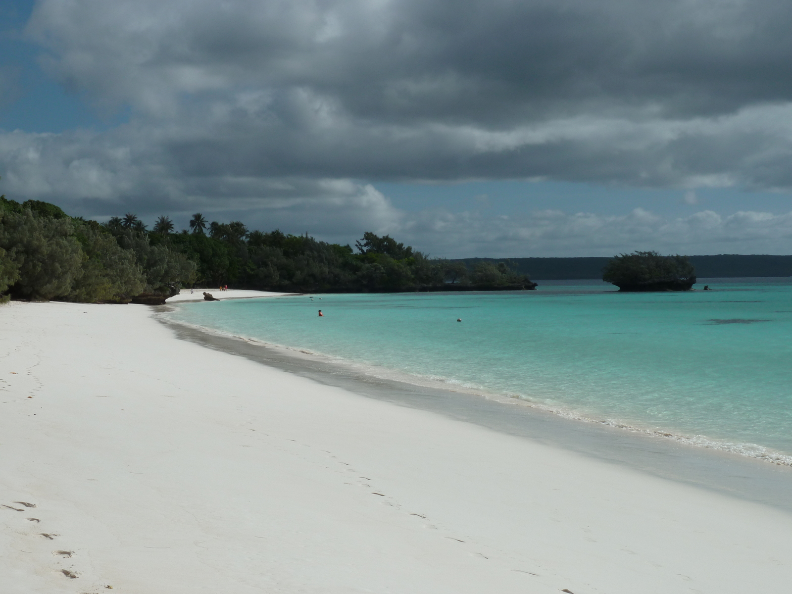 รูปถ่าย นิวแคลิโดเนีย(New Caledonia) เกาะลีฟู(Lifou) หาดลูเอ็งโกนี(Luengoni Beach) 2010-05 28