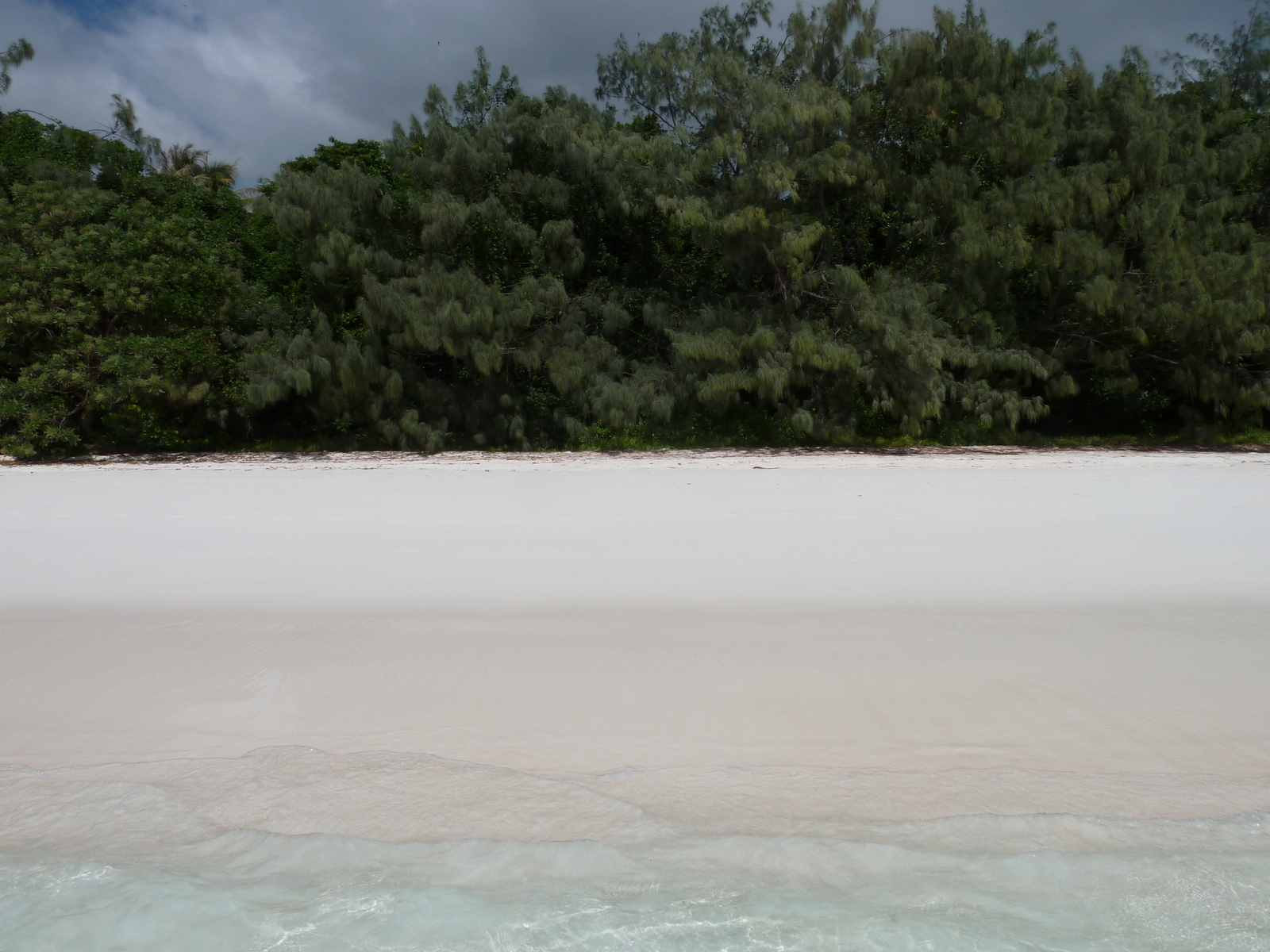 รูปถ่าย นิวแคลิโดเนีย(New Caledonia) เกาะลีฟู(Lifou) หาดลูเอ็งโกนี(Luengoni Beach) 2010-05 26