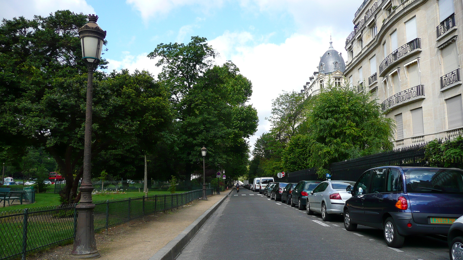 รูปถ่าย ฝรั่งเศส(France) ปารีส(Paris) ถนนฟอช(Avenue Foch) 2007-06 111