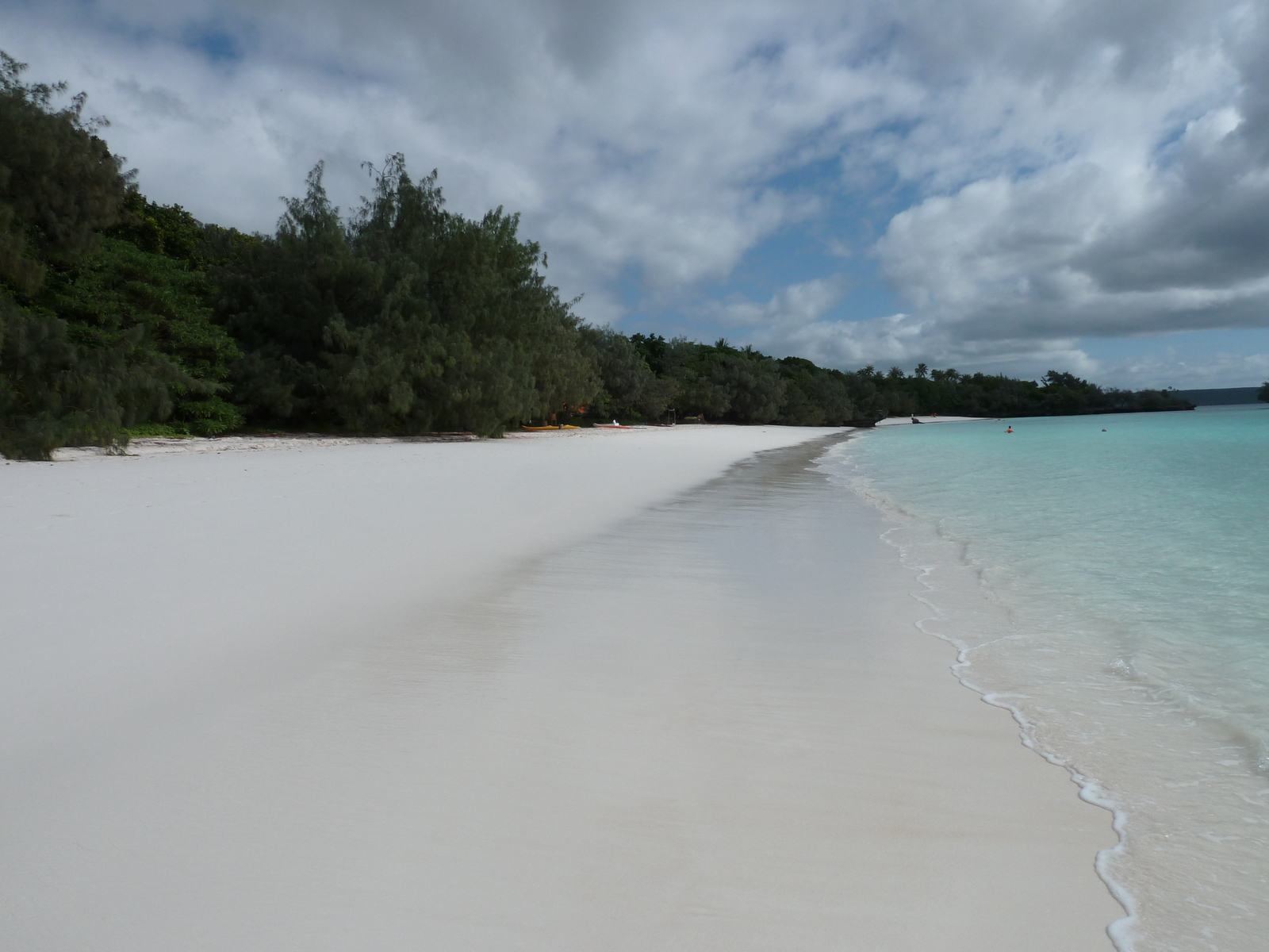 รูปถ่าย นิวแคลิโดเนีย(New Caledonia) เกาะลีฟู(Lifou) หาดลูเอ็งโกนี(Luengoni Beach) 2010-05 30
