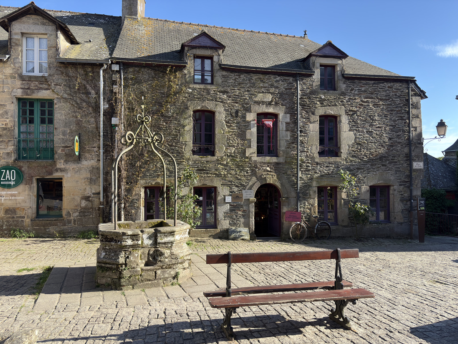 รูปถ่าย ฝรั่งเศส(France) รอชฟอร์-อ็อง-แตร์(Rochefort en terre) 2026-04 25