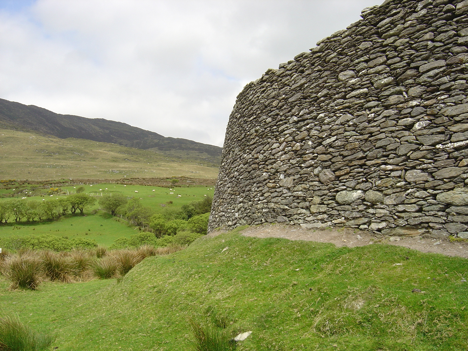 รูปถ่าย ไอร์แลนด์(Ireland) วงแหวนแห่งเคร์รี(Kerry Ring) ป้อมสเตก(Staigue Fort) 2004-05 4