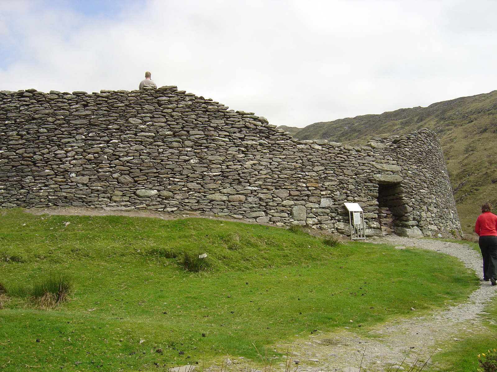 รูปถ่าย ไอร์แลนด์(Ireland) วงแหวนแห่งเคร์รี(Kerry Ring) ป้อมสเตก(Staigue Fort) 2004-05 18