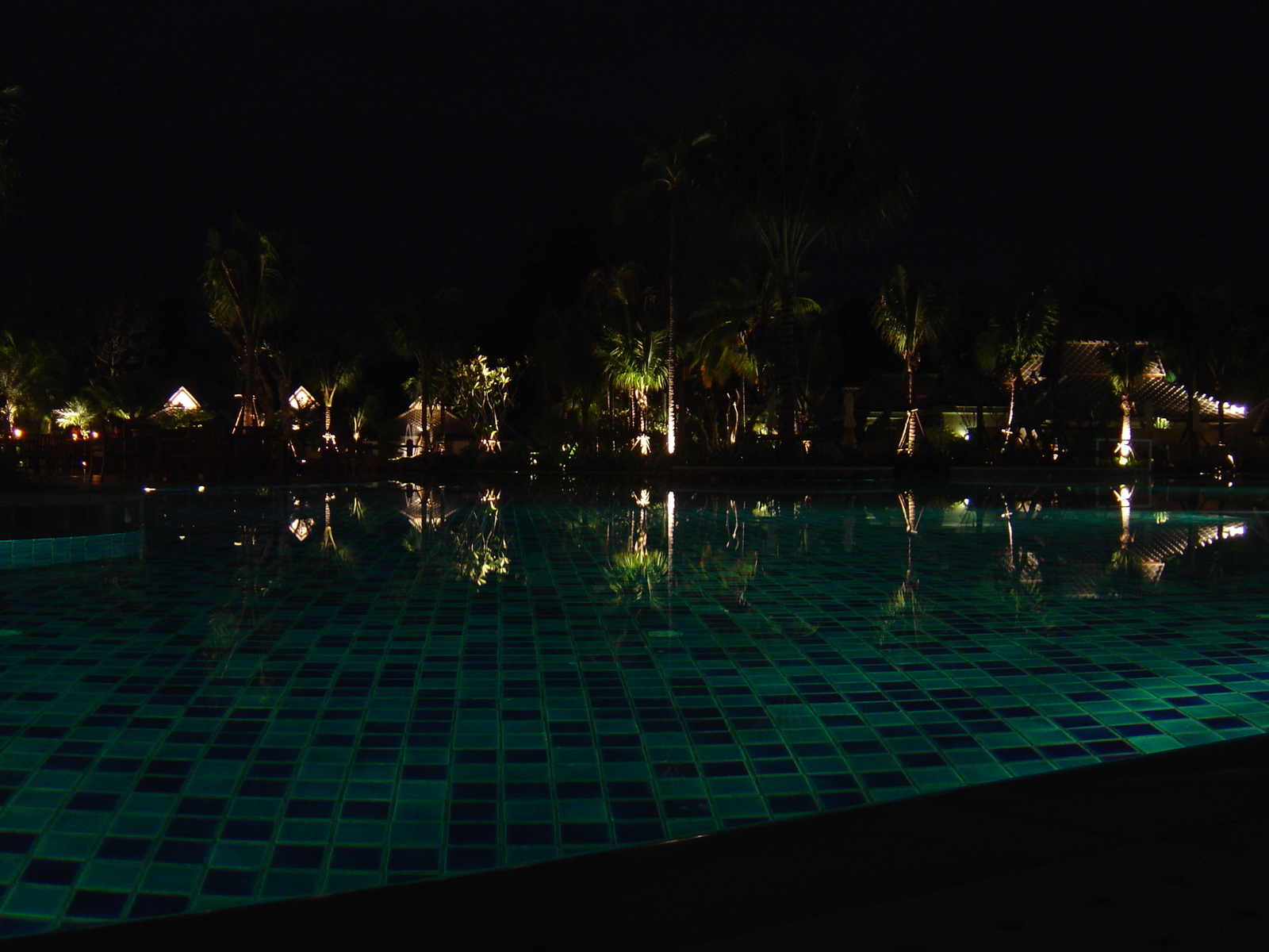 รูปถ่าย ไทย(Thailand) เขาหลัก(Khao Lak) โรงแรมเลอเมอริเดียน เขาหลัก(Meridien Khao Lak Hotel) สีสันกลางคืน(By Night) 2005-12 35