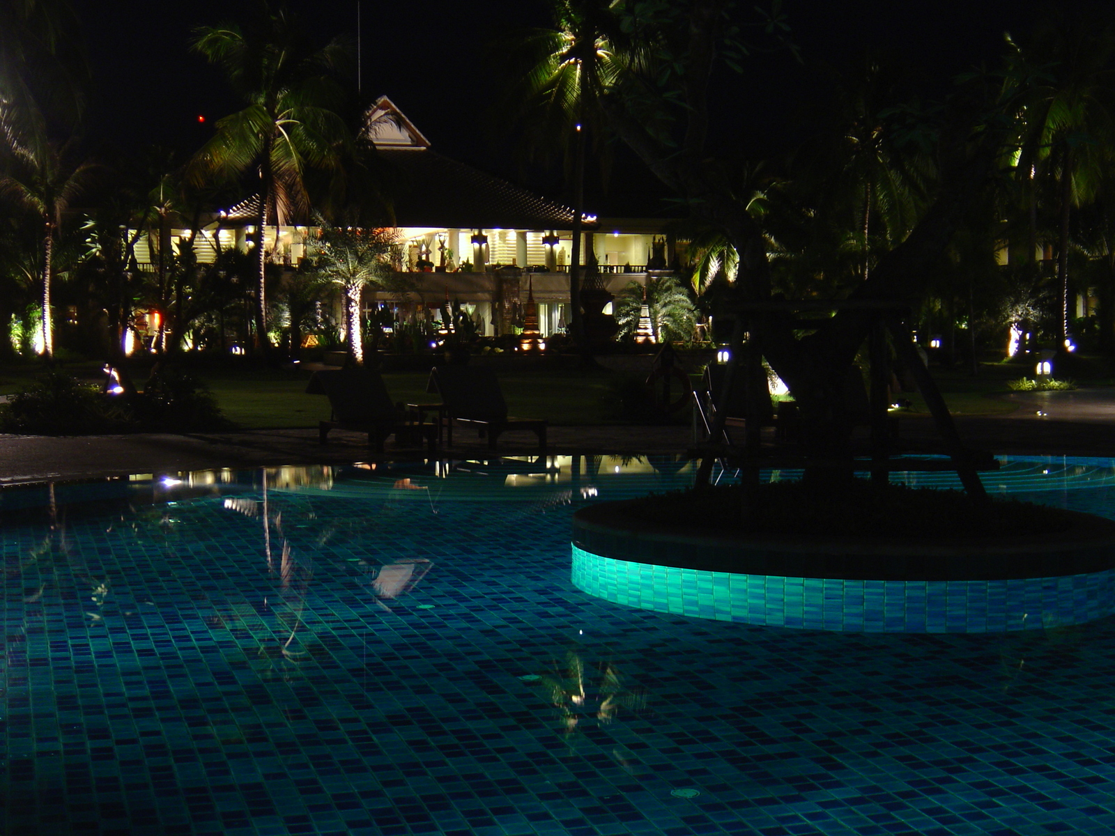 รูปถ่าย ไทย(Thailand) เขาหลัก(Khao Lak) โรงแรมเลอเมอริเดียน เขาหลัก(Meridien Khao Lak Hotel) สีสันกลางคืน(By Night) 2005-12 46