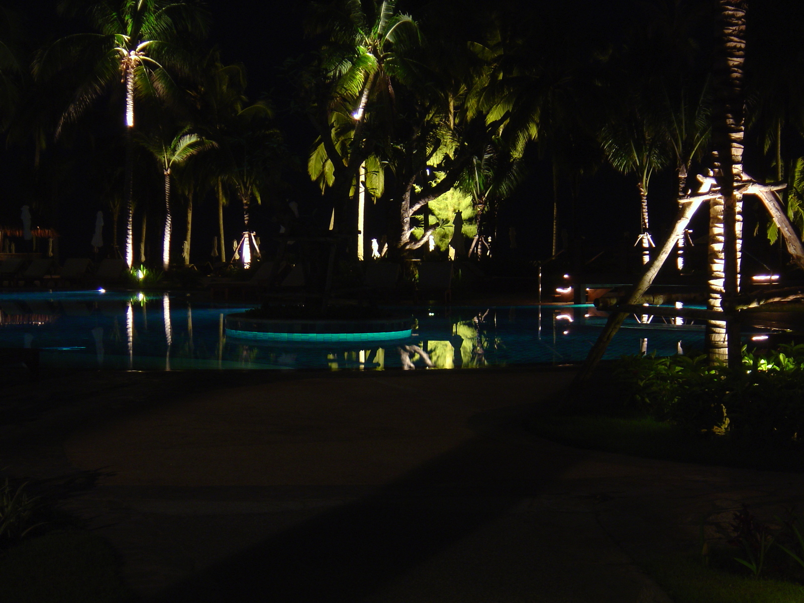 รูปถ่าย ไทย(Thailand) เขาหลัก(Khao Lak) โรงแรมเลอเมอริเดียน เขาหลัก(Meridien Khao Lak Hotel) สีสันกลางคืน(By Night) 2005-12 42