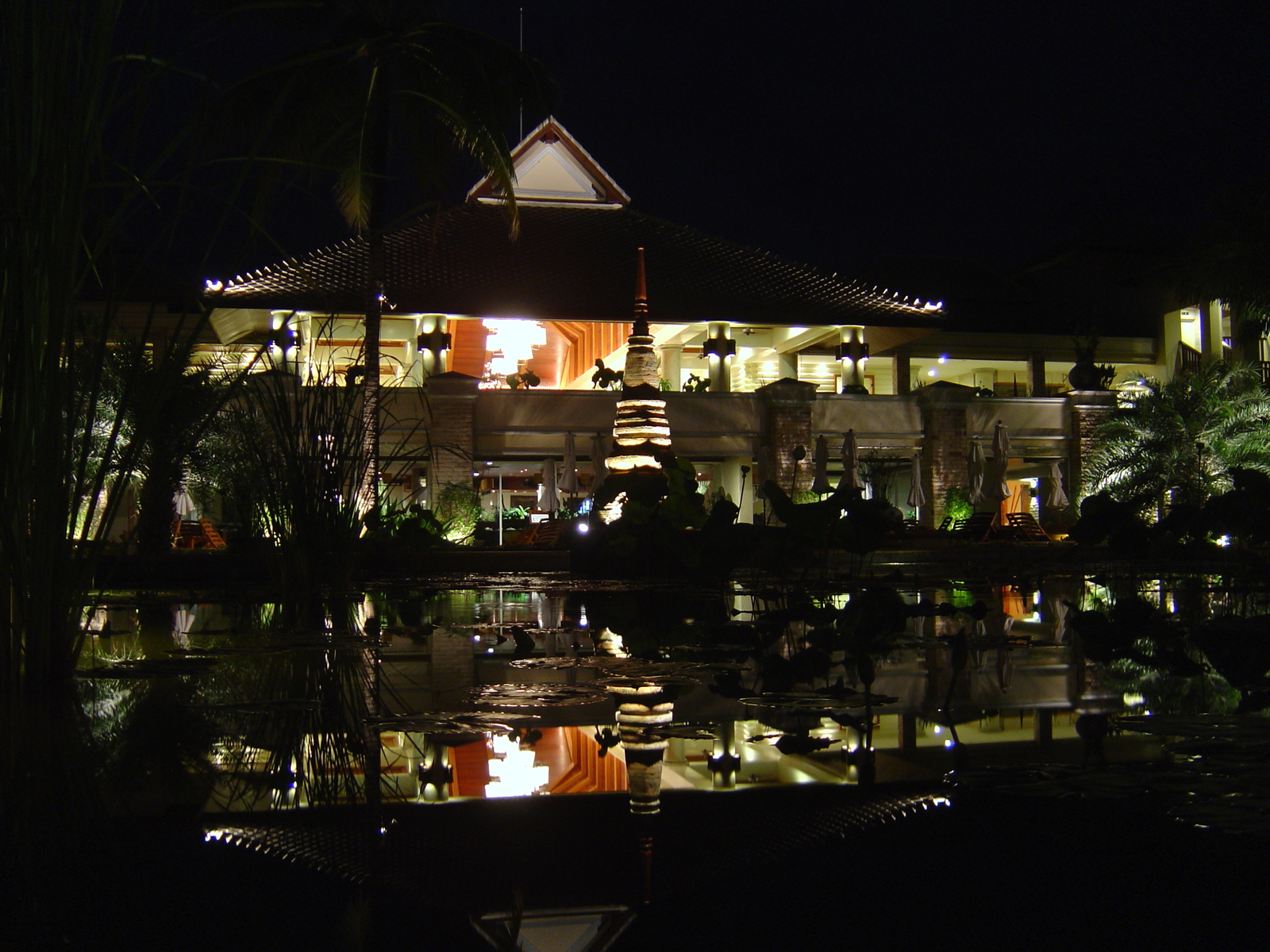 รูปถ่าย ไทย(Thailand) เขาหลัก(Khao Lak) โรงแรมเลอเมอริเดียน เขาหลัก(Meridien Khao Lak Hotel) สีสันกลางคืน(By Night) 2005-12 1