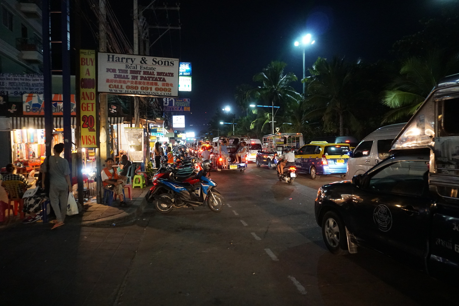 รูปถ่าย ไทย(Thailand) พัทยา(Pattaya) ถนนเลียบชายหาด(Beach Road) 2016-12 0