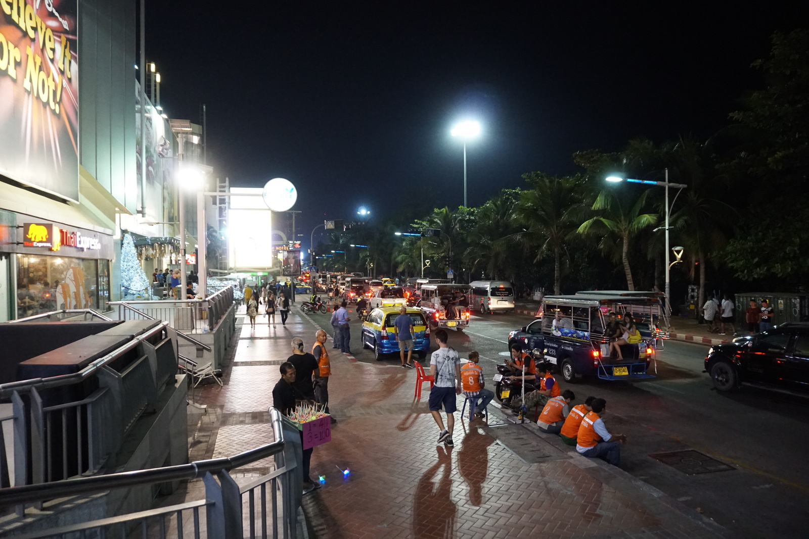 รูปถ่าย ไทย(Thailand) พัทยา(Pattaya) ถนนเลียบชายหาด(Beach Road) 2016-12 5