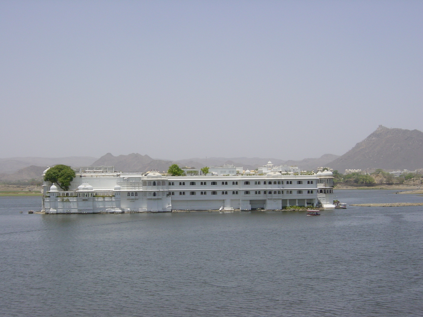 รูปถ่าย อินเดีย(India) อูไดปูร์(Udaipur) โรงแรมเลคพาเลซ(Lake Palace Hotel) 2003-05 4