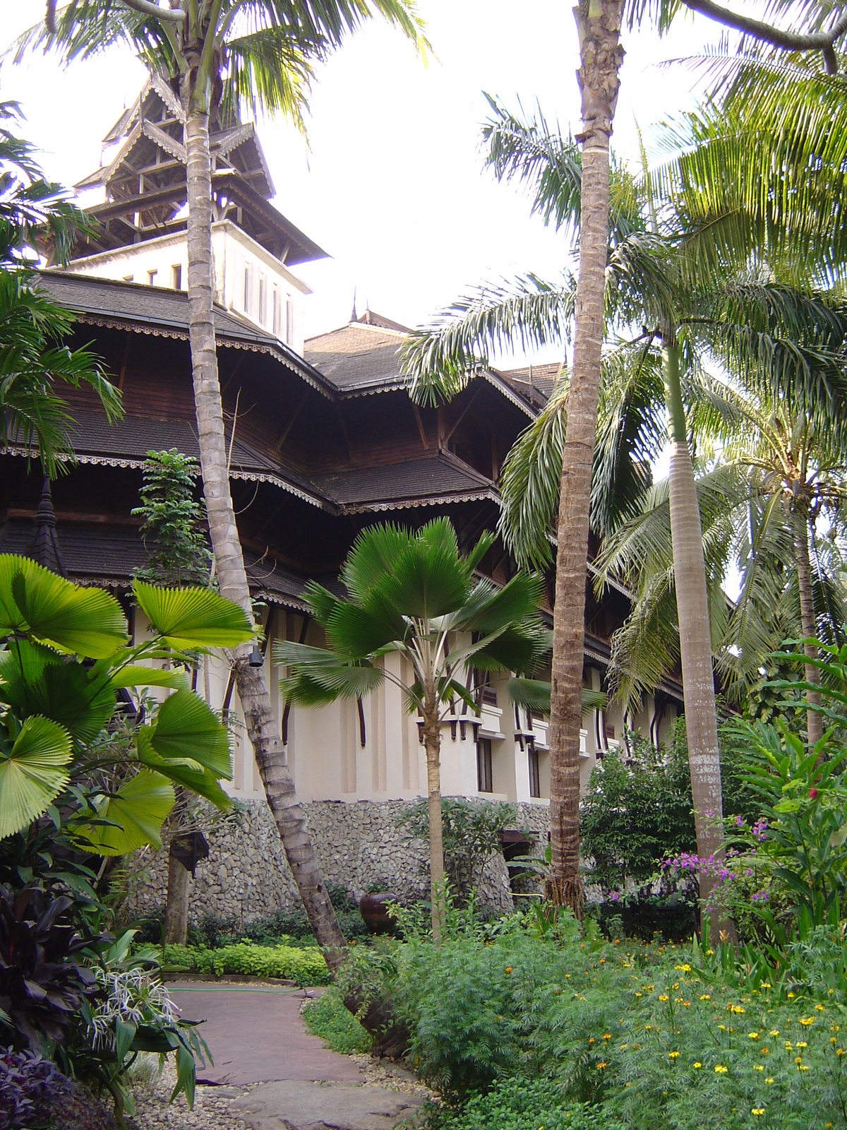 รูปถ่าย พม่า(Myanmar) ย่างกุ้ง(Yangon) โรงแรมกันดอจีพาเลซ(Kandawgyi Palace Hotel) 2005-01 32