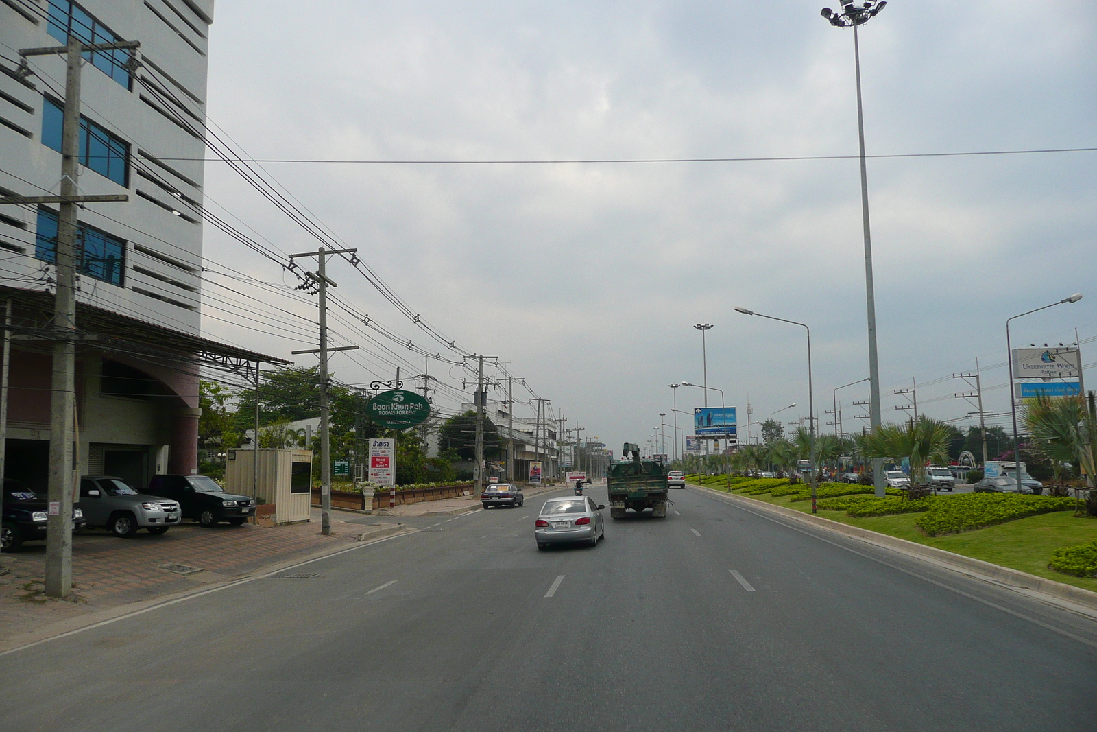 รูปถ่าย ไทย(Thailand) ชลบุรี(Chonburi) ถนนสุขุมวิท(Sukhumvit road) 2008-01 123