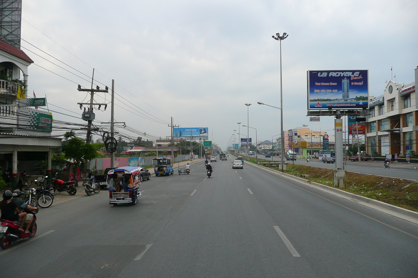 รูปถ่าย ไทย(Thailand) ชลบุรี(Chonburi) ถนนสุขุมวิท(Sukhumvit road) 2008-01 89