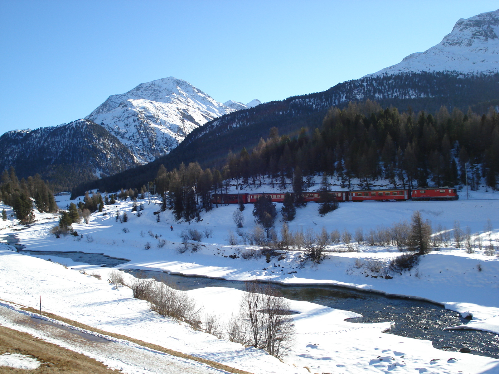 รูปถ่าย สวิสเซอร์แลนด์(Switzerland) ถนนจากปอนเตรซีนาไปเซนต์มอริตซ์(Pontresina to St Moritz Road) 2007-01 8