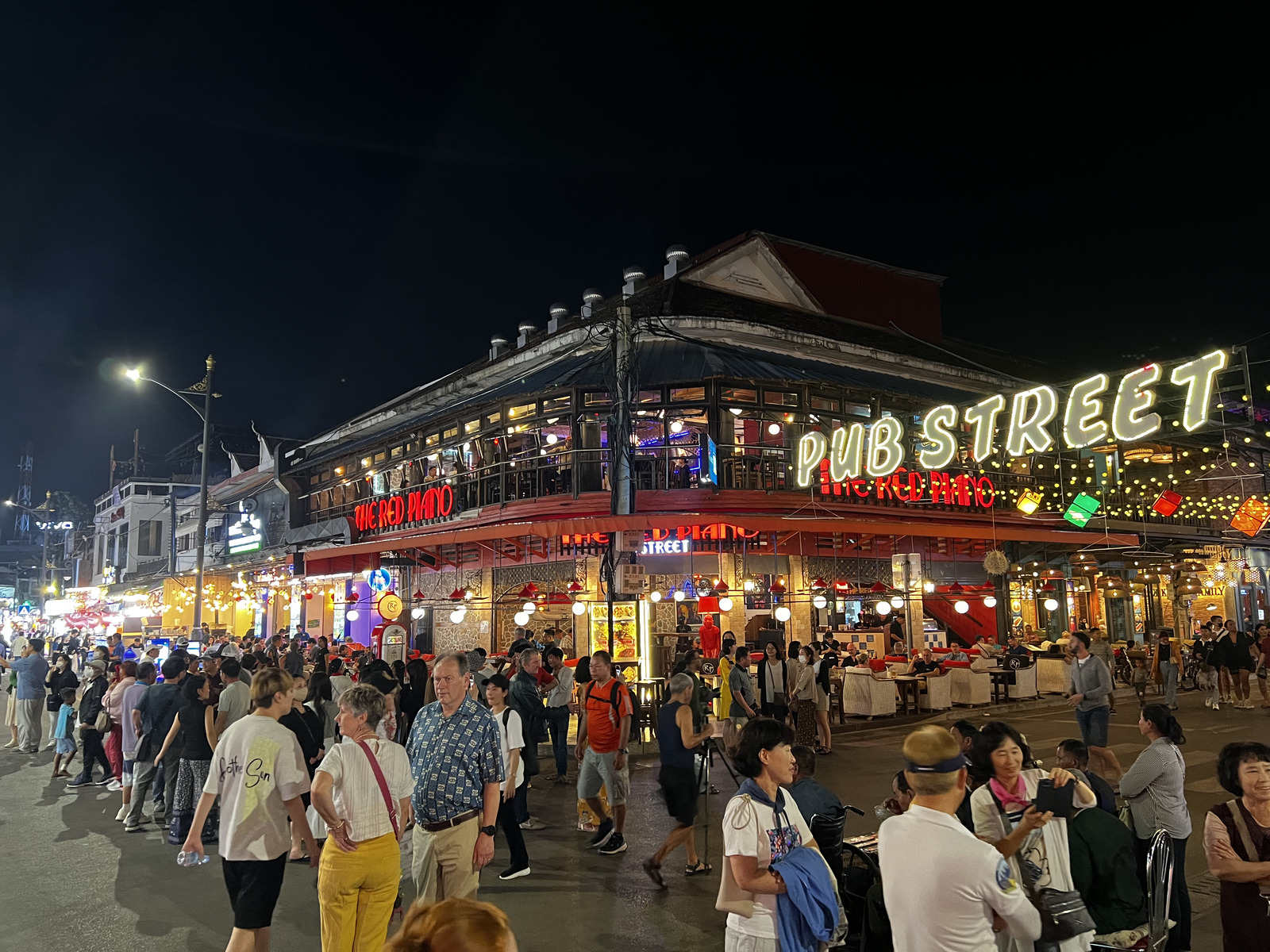 รูปถ่าย กัมพูชา(Cambodia) เสียมราฐ(Siem Reap) ถนนผับสตรีท(Pub Street) 2023-01 62