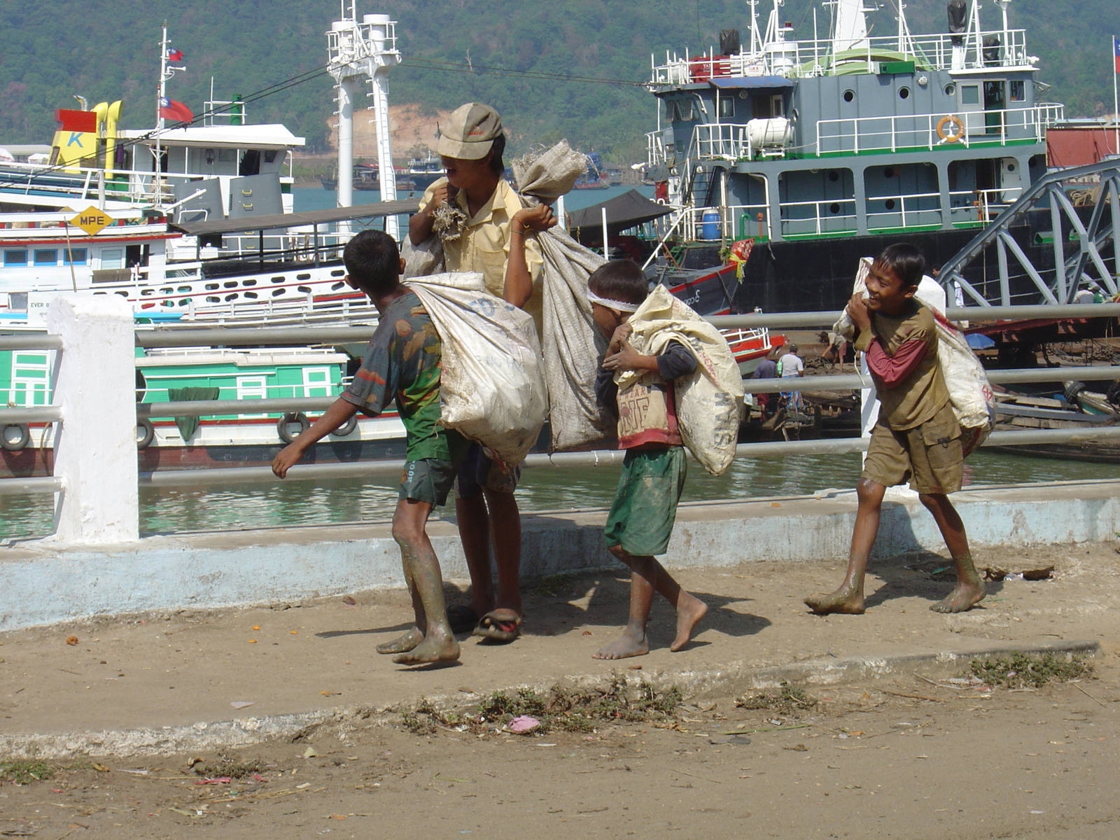 รูปถ่าย พม่า(Myanmar) มะริด(Myeik (Mergui)) 2005-01 134