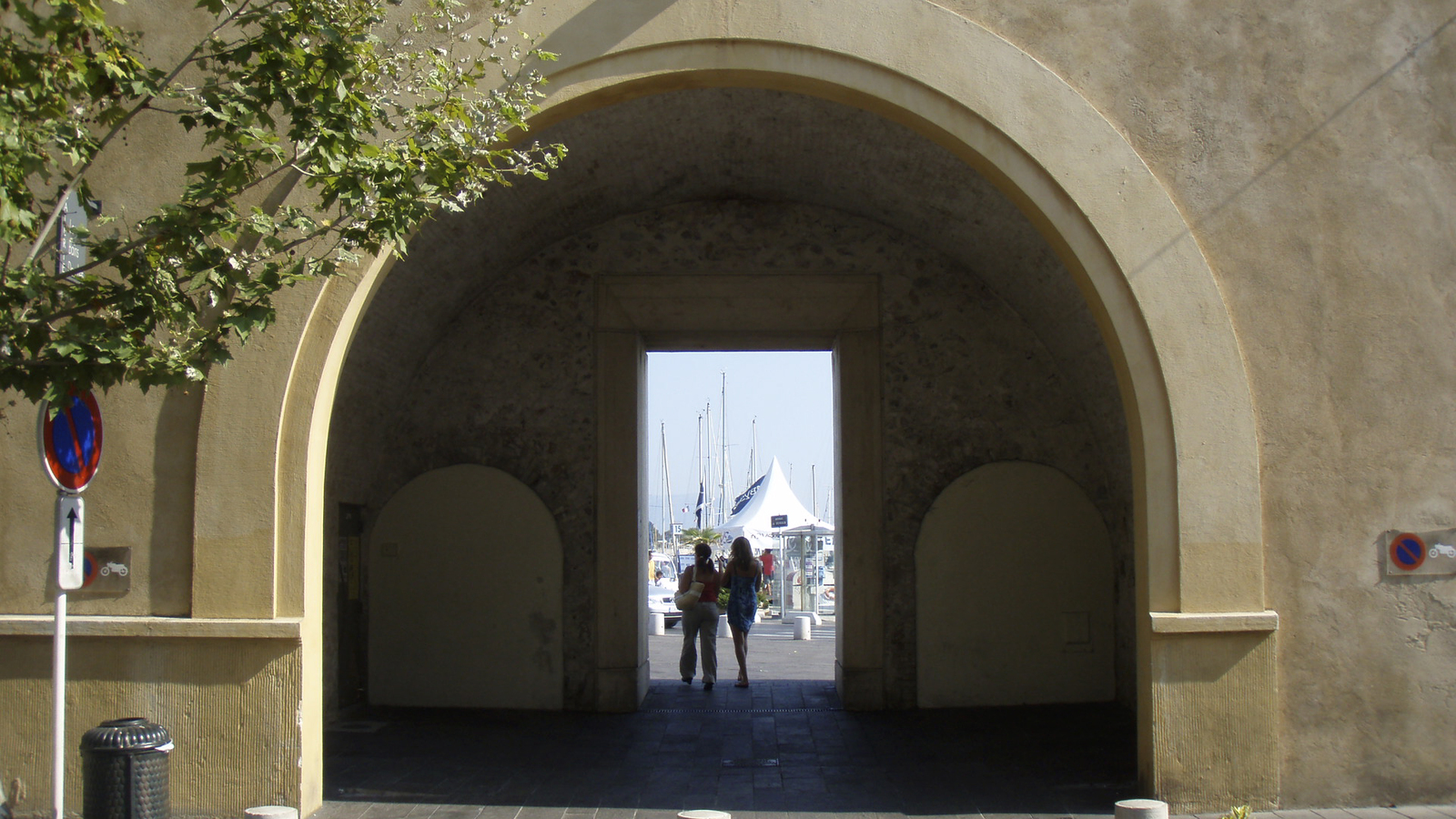 รูปถ่าย ฝรั่งเศส(France) อองทีป(Antibes) ถนนอากียง(Boulevard Aguillon) 2007-08 24