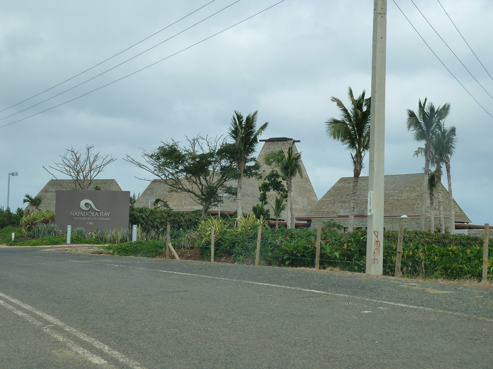 รูปถ่าย ฟิจิ(Fiji) ถนนจากนาดีไปนาตาโดลา(Nadi to Natadola road) 2010-05 100