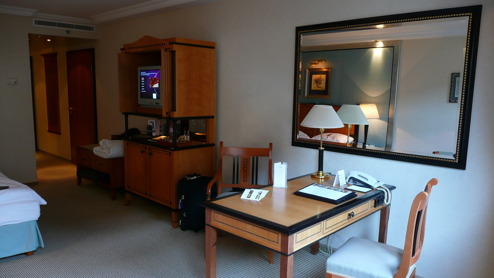 รูปถ่าย ฮังการี(Hungary) บูดาเปสต์(Budapest) โรงแรมเคมพินสกี้ คอร์วินุส(Kempinski Hotel Corvinus) 2007-06 0