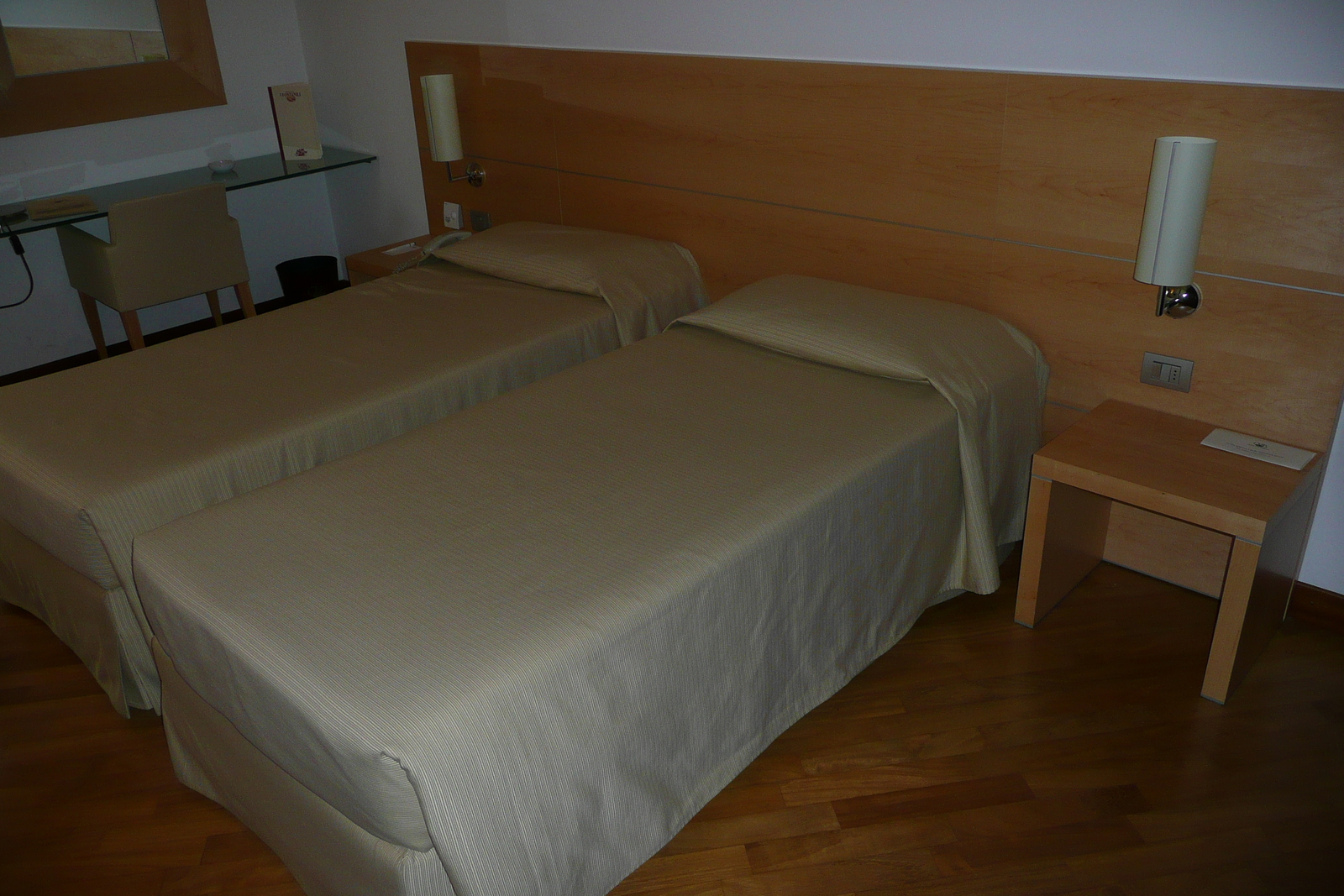 รูปถ่าย อิตาลี(Italy) มิลาน(Milan) โรงแรมคันทรีบอร์โรเมโอ(Country Hotel Borromeo) 2008-06 2