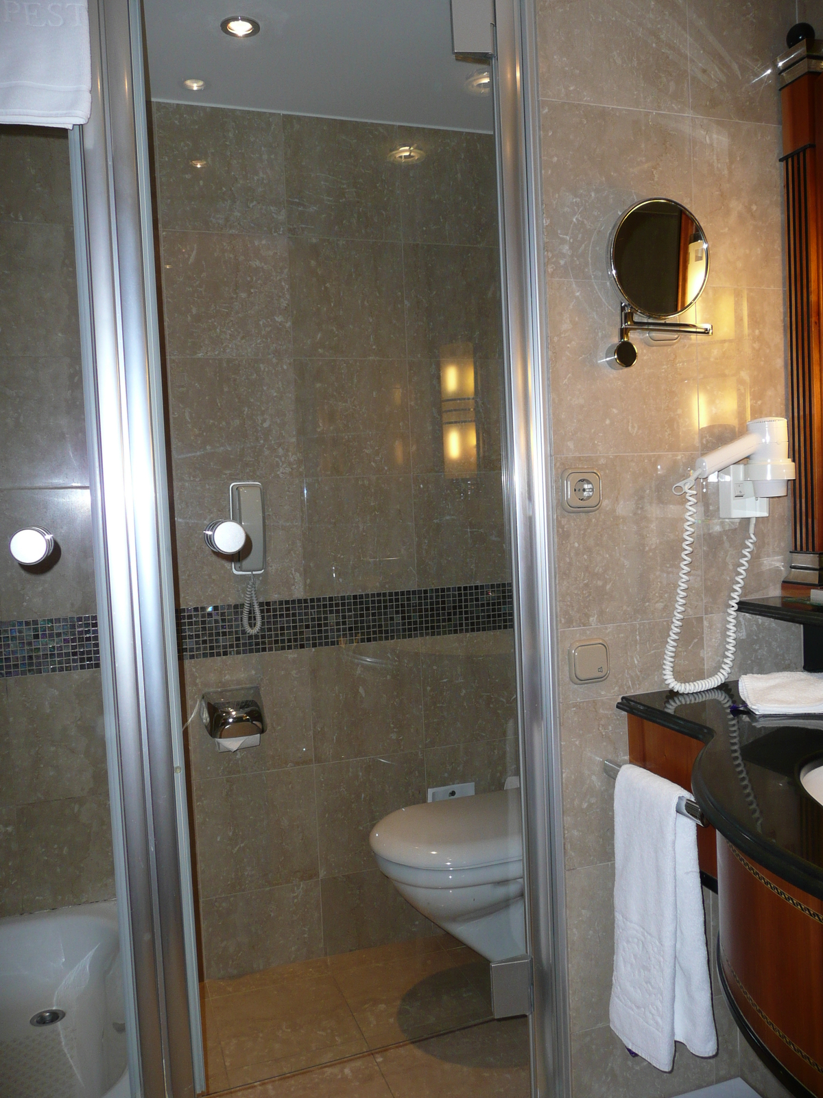 รูปถ่าย ฮังการี(Hungary) บูดาเปสต์(Budapest) โรงแรมเคมพินสกี้ คอร์วินุส(Kempinski Hotel Corvinus) 2007-06 11