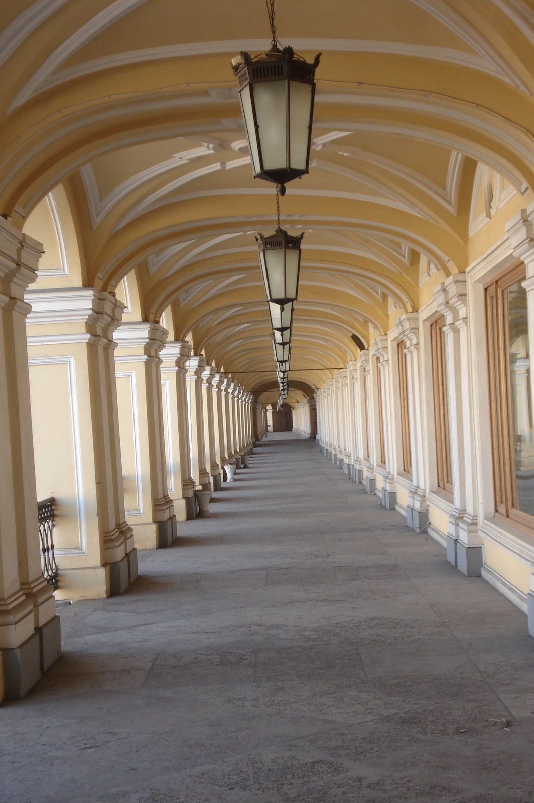 รูปถ่าย รัสเซีย(Russia) เซนต์ปีเตอร์สเบิร์ก(St Petersburg) ห้างสรรพสินค้าเนฟสกี(Nevsky Departement Store) 2006-03 14