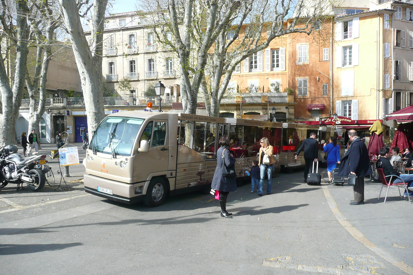 รูปถ่าย ฝรั่งเศส(France) แอ็กซ์-อ็อง-โพรว็องส์(Aix en Provence) จัตุรัสนายพลเดอโกล(Place du General de Gaulle) 2008-04 13