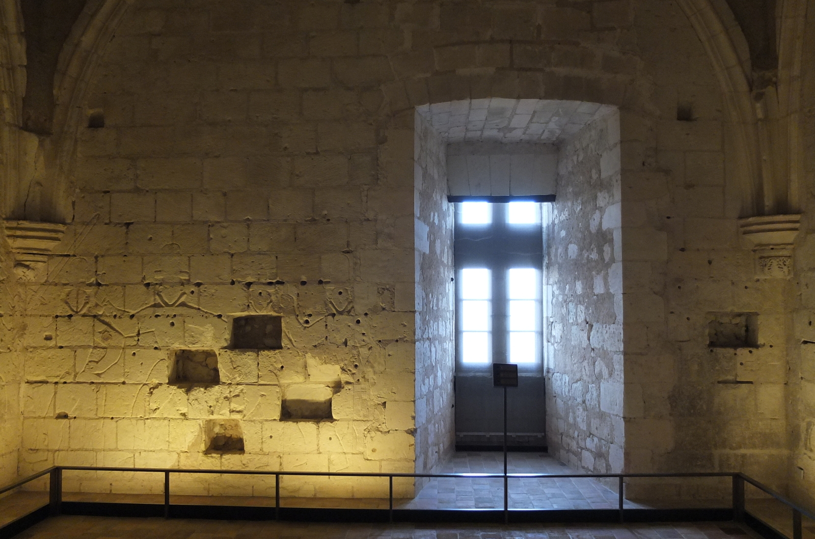 รูปถ่าย ฝรั่งเศส(France) ปราสาทลอช(Loches Castle) 2013-01 37