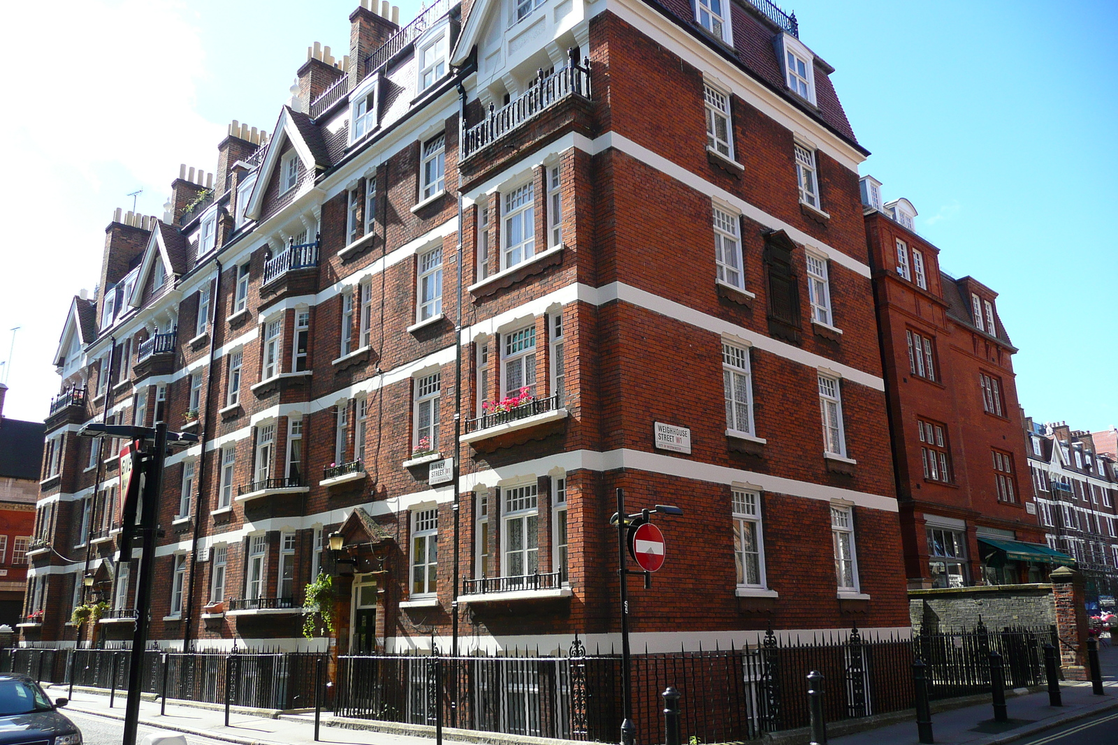 รูปถ่าย อังกฤษ(United Kingdom) ลอนดอน(London) ถนนเวย์เฮาส์(WeighHouse Street) 2007-09 10