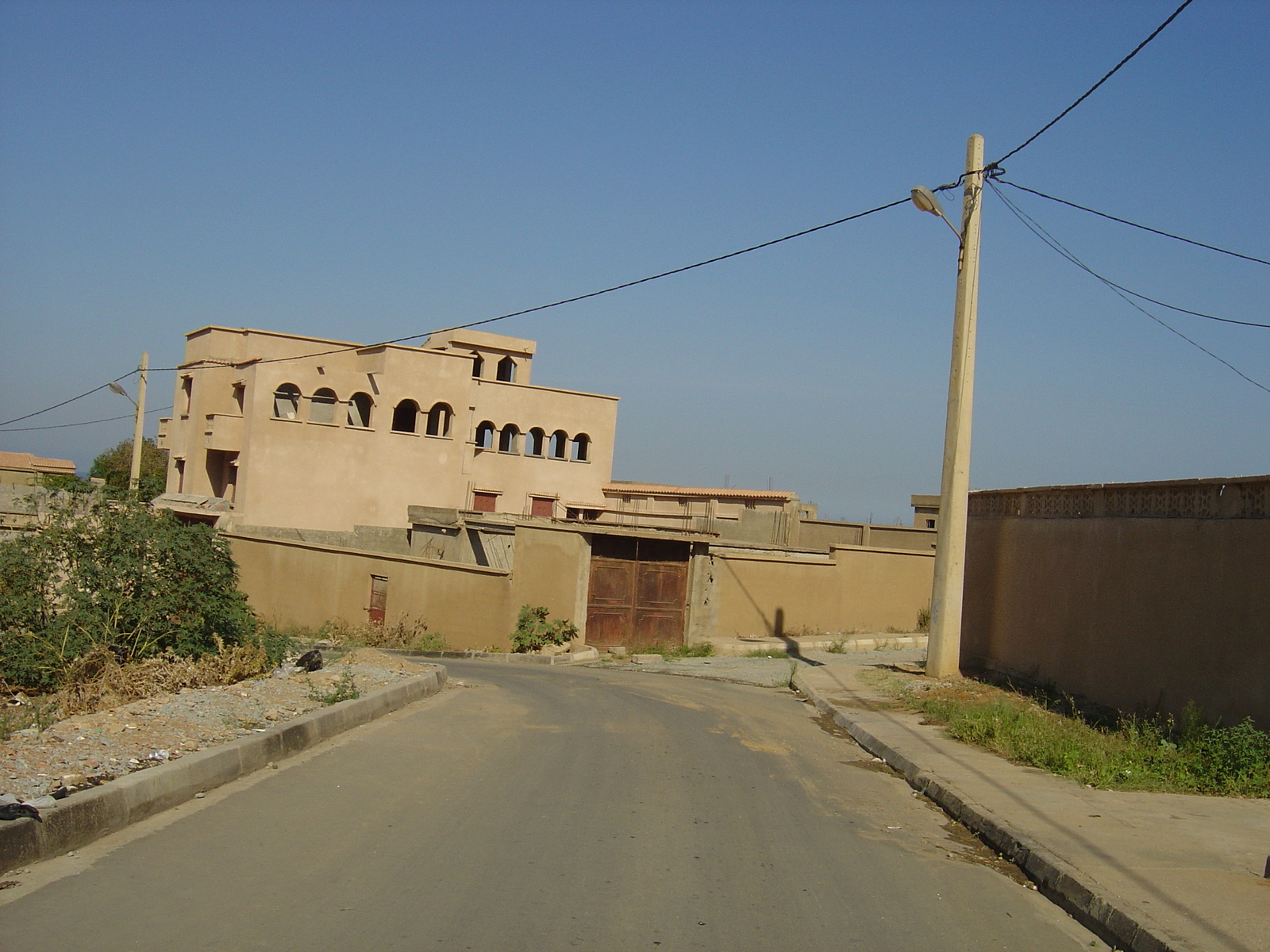 รูปถ่าย แอลจีเรีย(Algeria) บูเมอร์เดส(Boumerdes) 2004-09 13