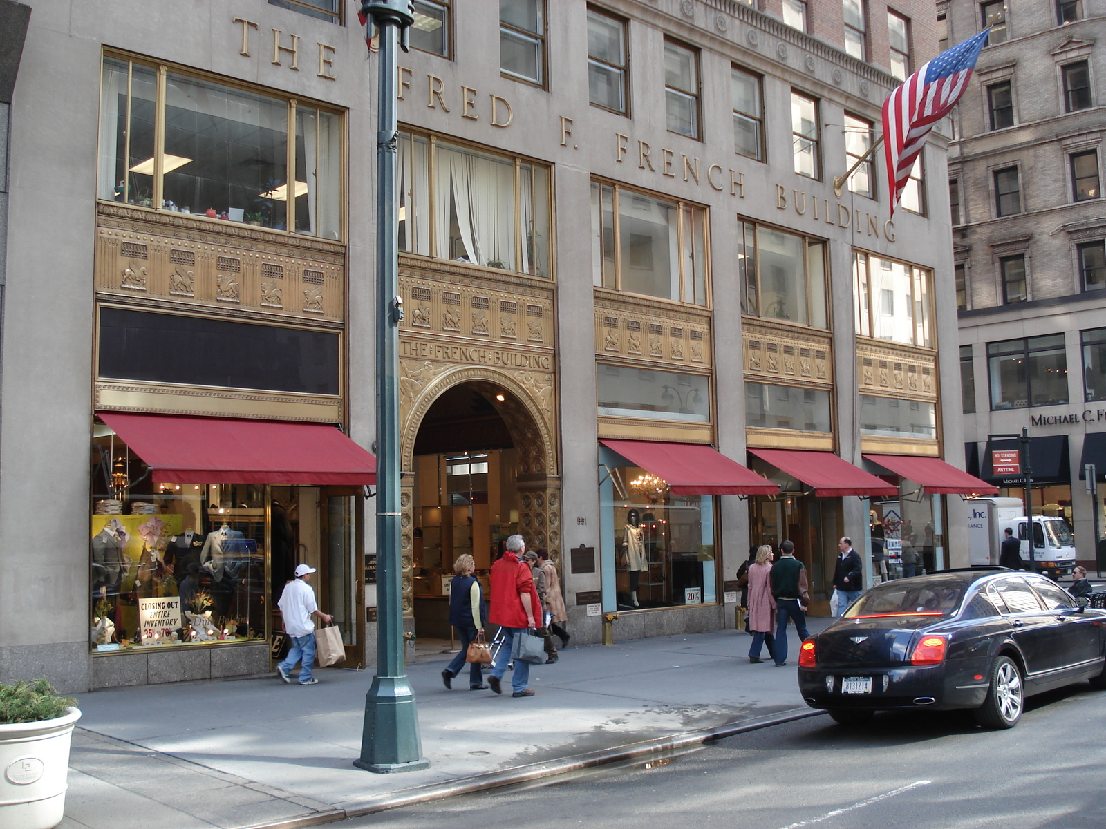 รูปถ่าย สหรัฐอเมริกา(United States) นิวยอร์ก(New York) ตามถนนฟิฟท์อเวนิว(down the 5th Avenue) 2006-03 75