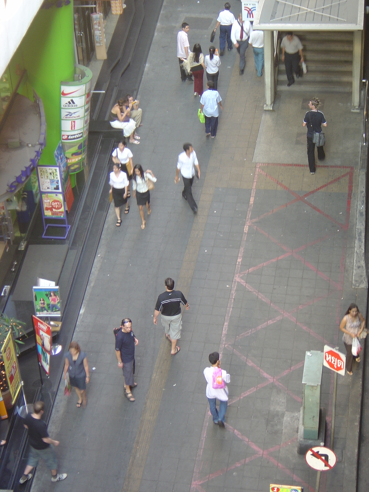 รูปถ่าย ไทย(Thailand) กรุงเทพมหานคร(Bangkok) รถไฟฟ้า(Sky Train) 2004-12 11