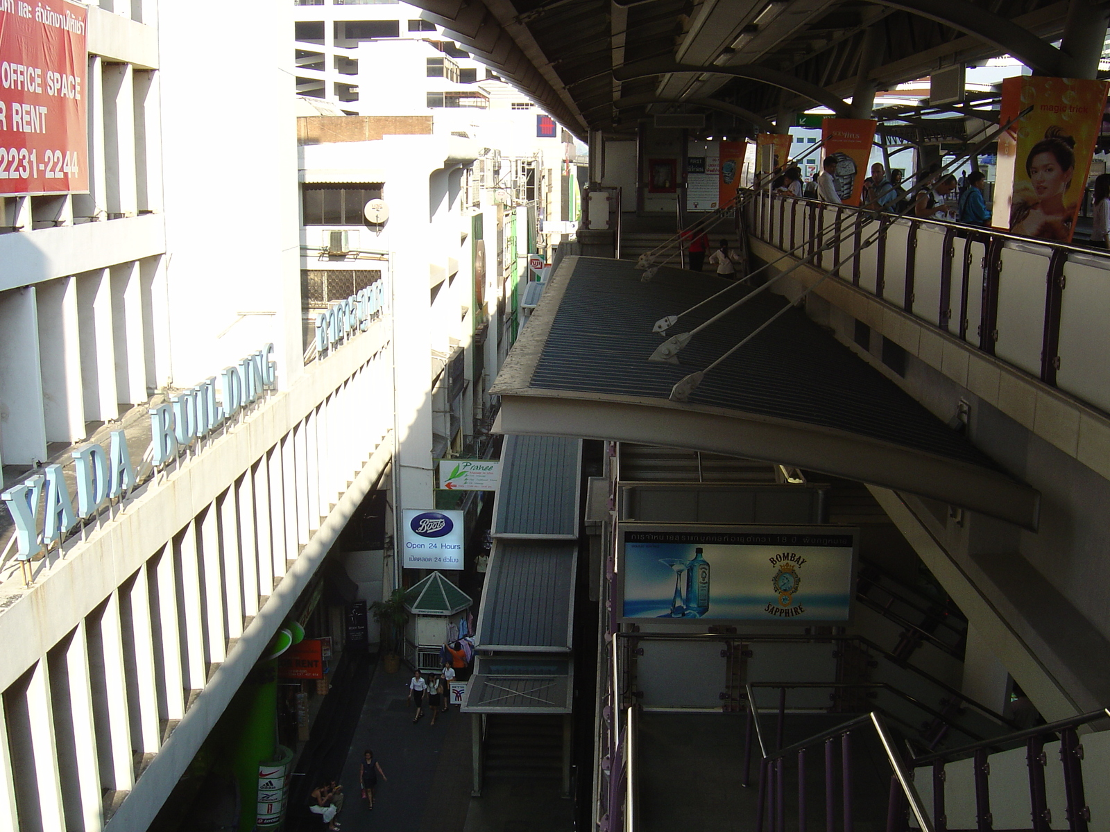 รูปถ่าย ไทย(Thailand) กรุงเทพมหานคร(Bangkok) รถไฟฟ้า(Sky Train) 2004-12 14