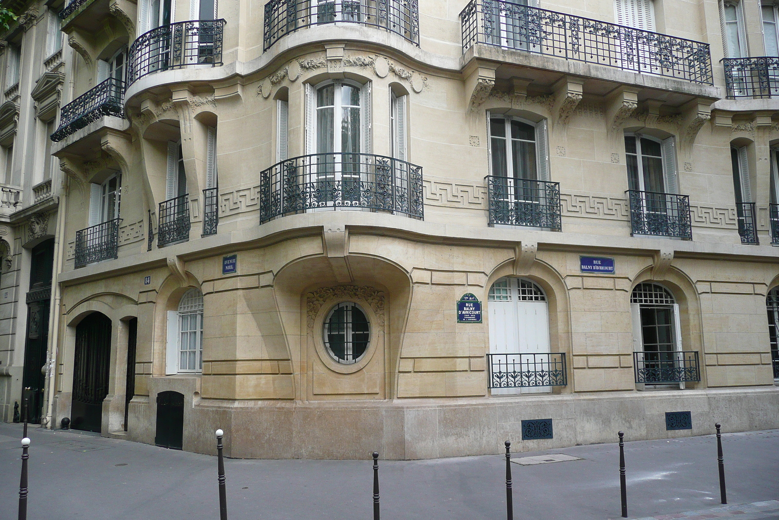 รูปถ่าย ฝรั่งเศส(France) ปารีส(Paris) ถนนนีเยล(Avenue Niel) 2007-06 12