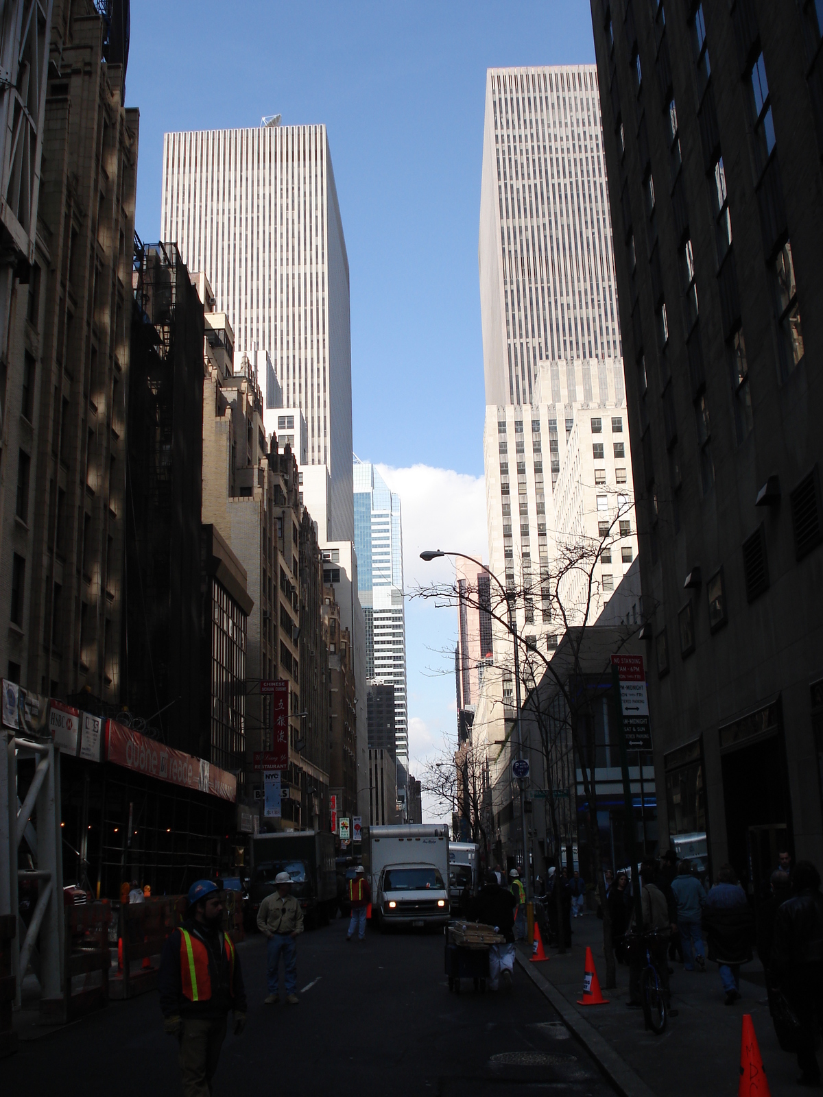 รูปถ่าย สหรัฐอเมริกา(United States) นิวยอร์ก(New York) ตามถนนฟิฟท์อเวนิว(down the 5th Avenue) 2006-03 80