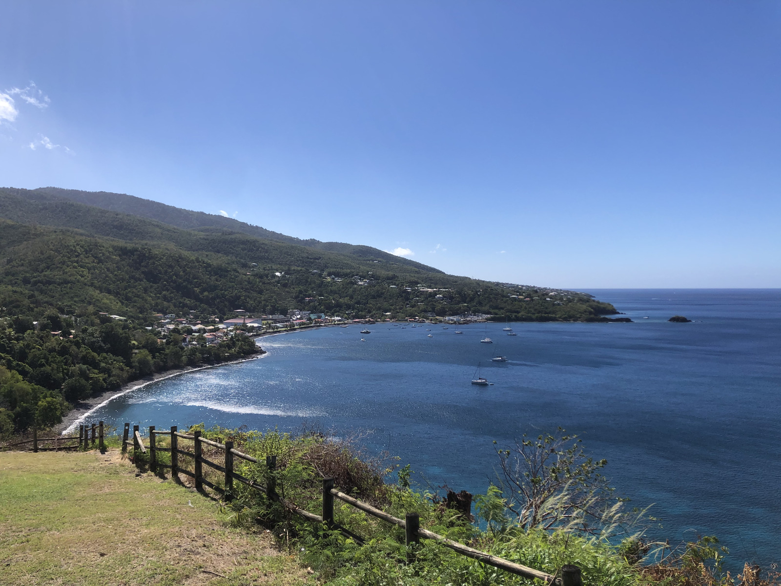 รูปถ่าย กวาเดอลูป(Guadeloupe) อ่าวอ็องส์อาลาบาร์ก(Anse a la Barque) 2021-02 2