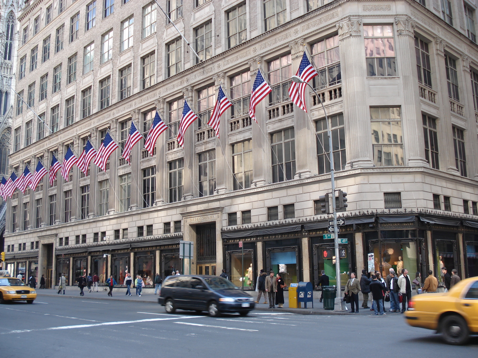 รูปถ่าย สหรัฐอเมริกา(United States) นิวยอร์ก(New York) ตามถนนฟิฟท์อเวนิว(down the 5th Avenue) 2006-03 28