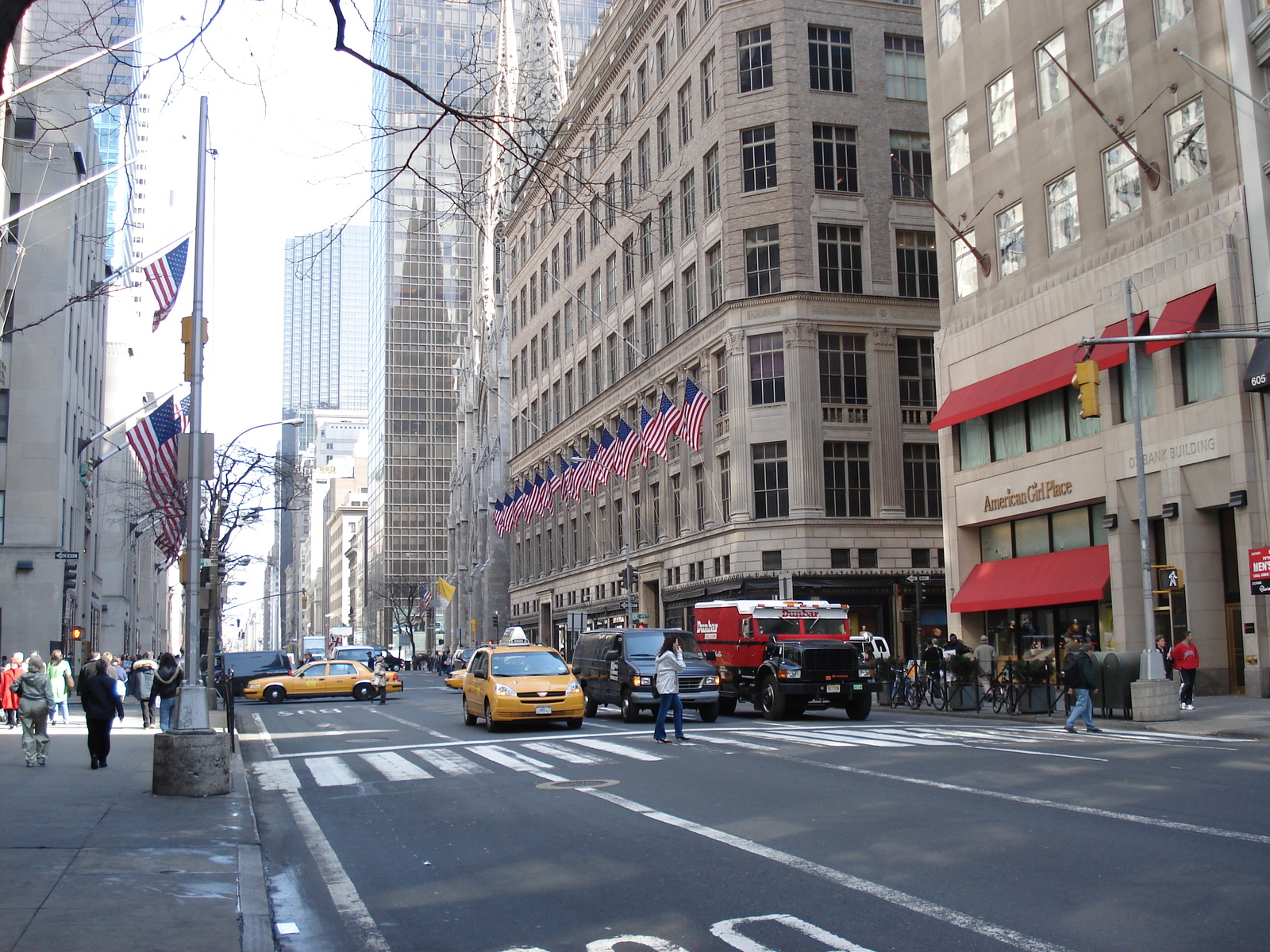 รูปถ่าย สหรัฐอเมริกา(United States) นิวยอร์ก(New York) ตามถนนฟิฟท์อเวนิว(down the 5th Avenue) 2006-03 73