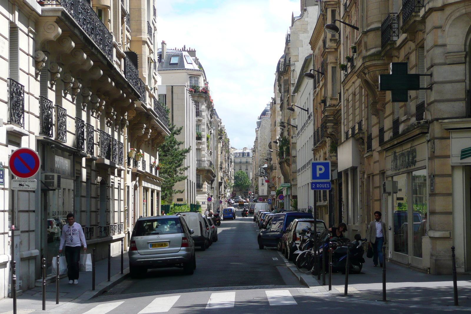 รูปถ่าย ฝรั่งเศส(France) ปารีส(Paris) ถนนนีเยล(Avenue Niel) 2007-06 33