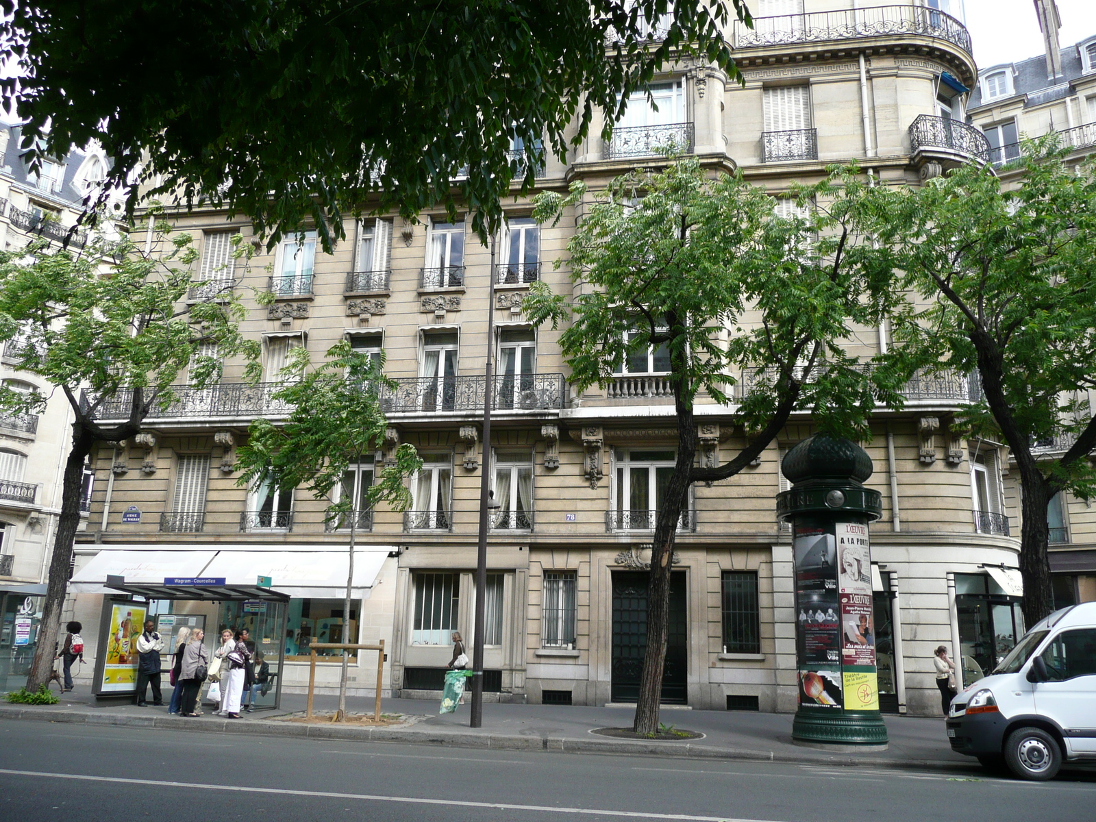 รูปถ่าย ฝรั่งเศส(France) ปารีส(Paris) คุ้มที่ 17 (17th Arrondissement) ถนนวากราม(Avenue de Wagram) 2007-05 55