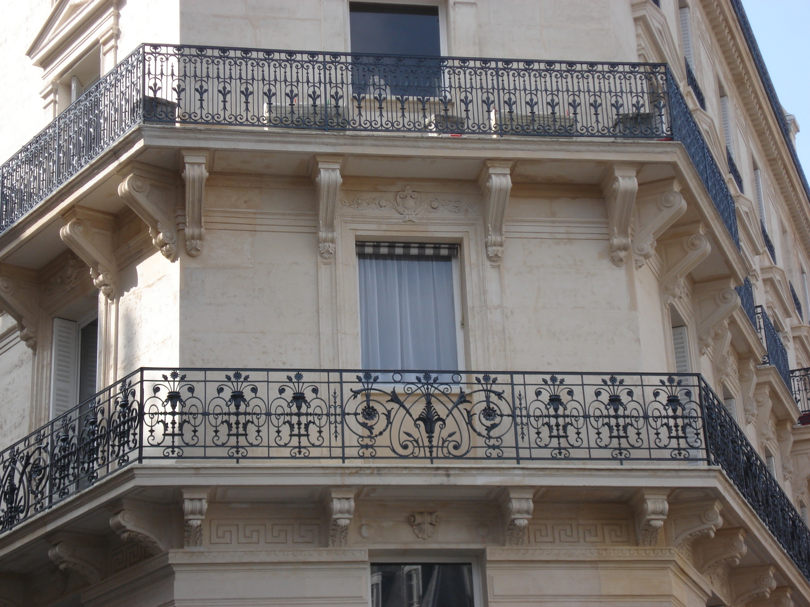 รูปถ่าย ฝรั่งเศส(France) ปารีส(Paris) คุ้มที่ 17 (17th Arrondissement) ถนนวิลลีเย(Avenue de Villiers) 2006-03 2
